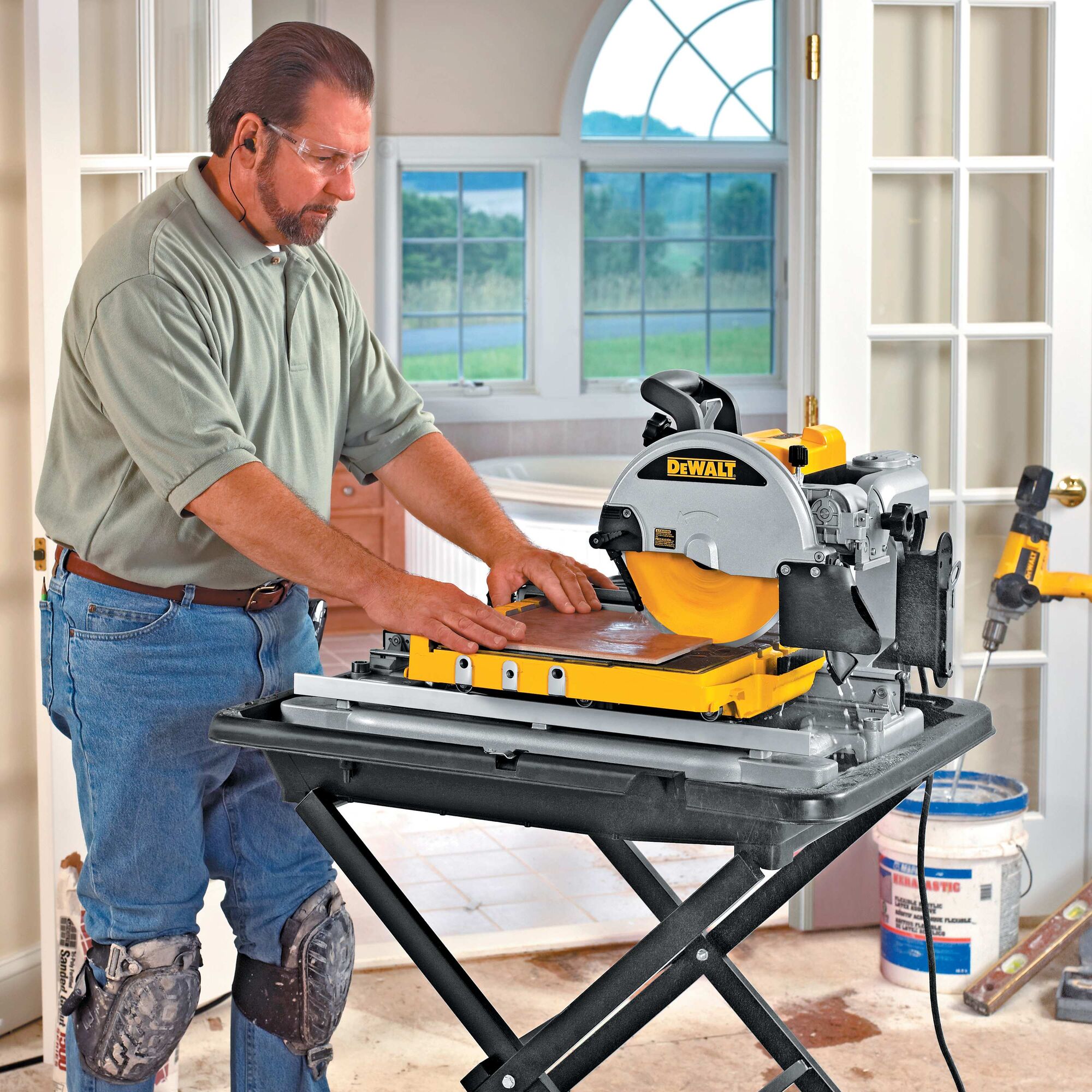 Dewalt cordless on sale tile cutter