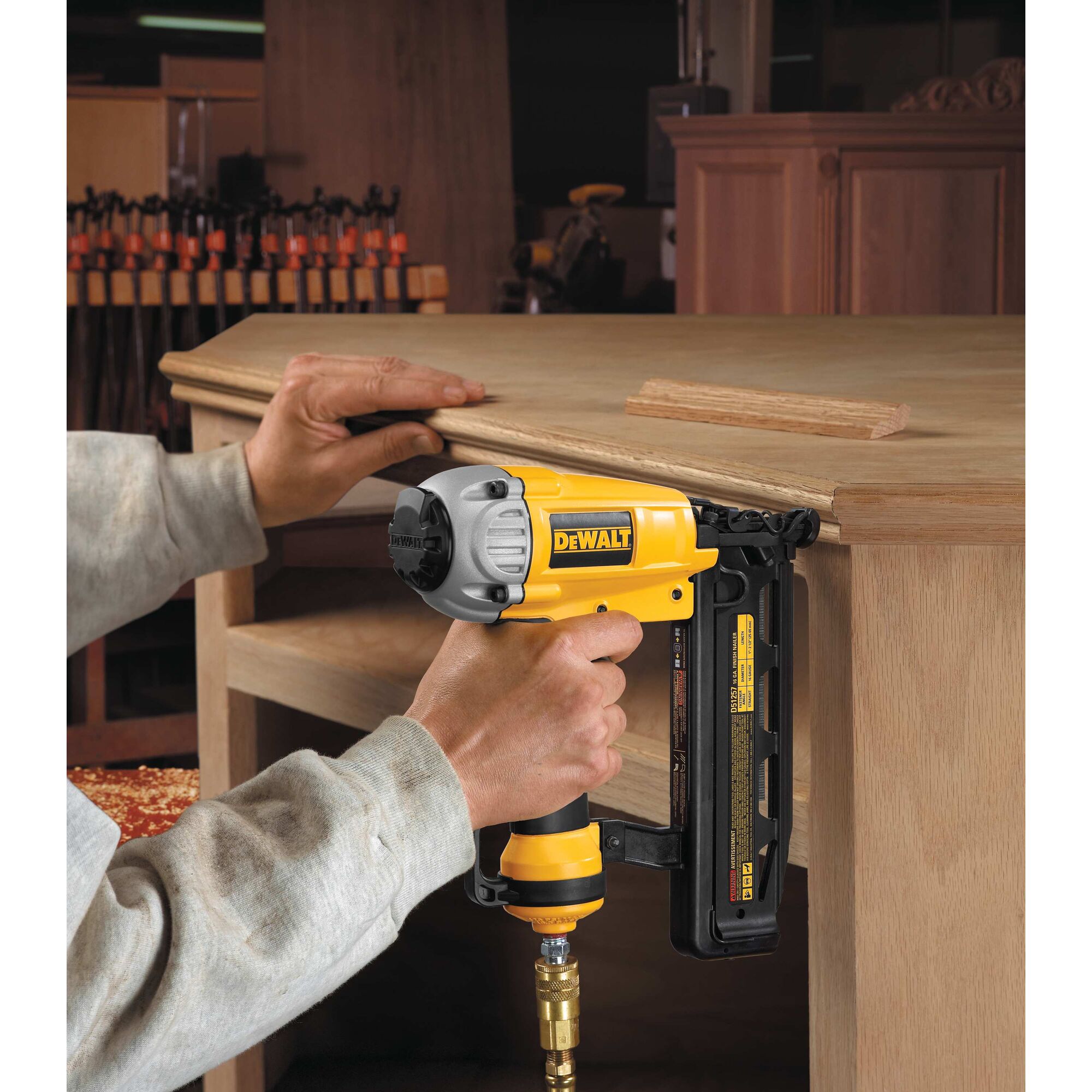 Dewalt 16g on sale cordless nailer