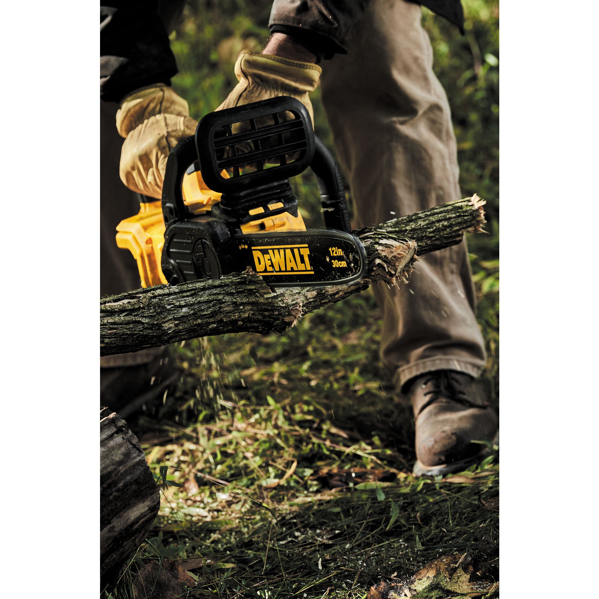 Dewalt mini deals chainsaw cordless