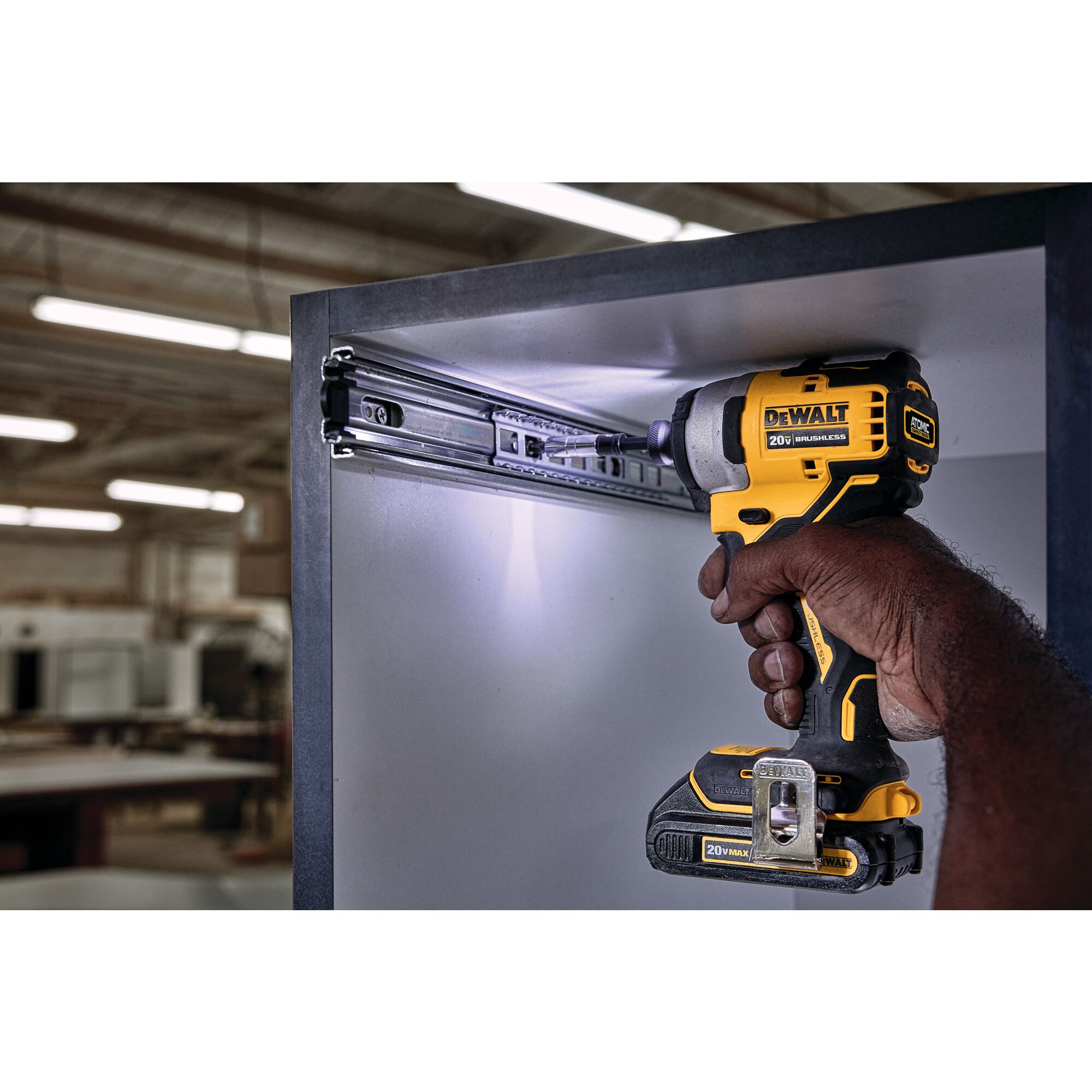 Dewalt dcf809c2 20v atomic brushless compact impact driver deals kit