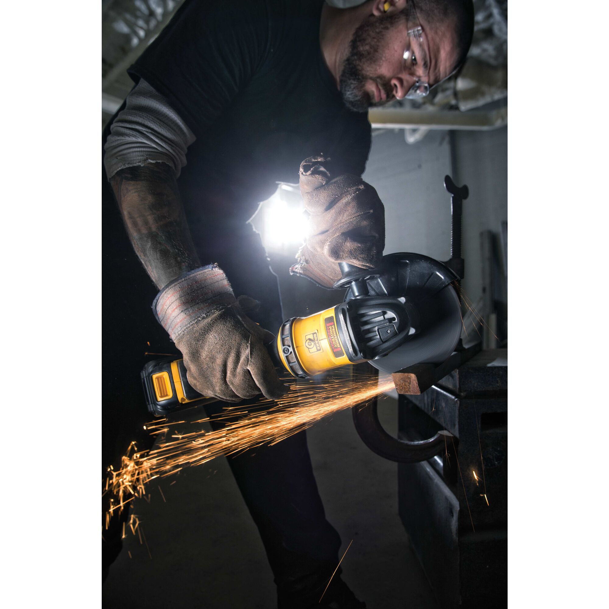 Dewalt dcg414t 60v online flexvolt grinder kit