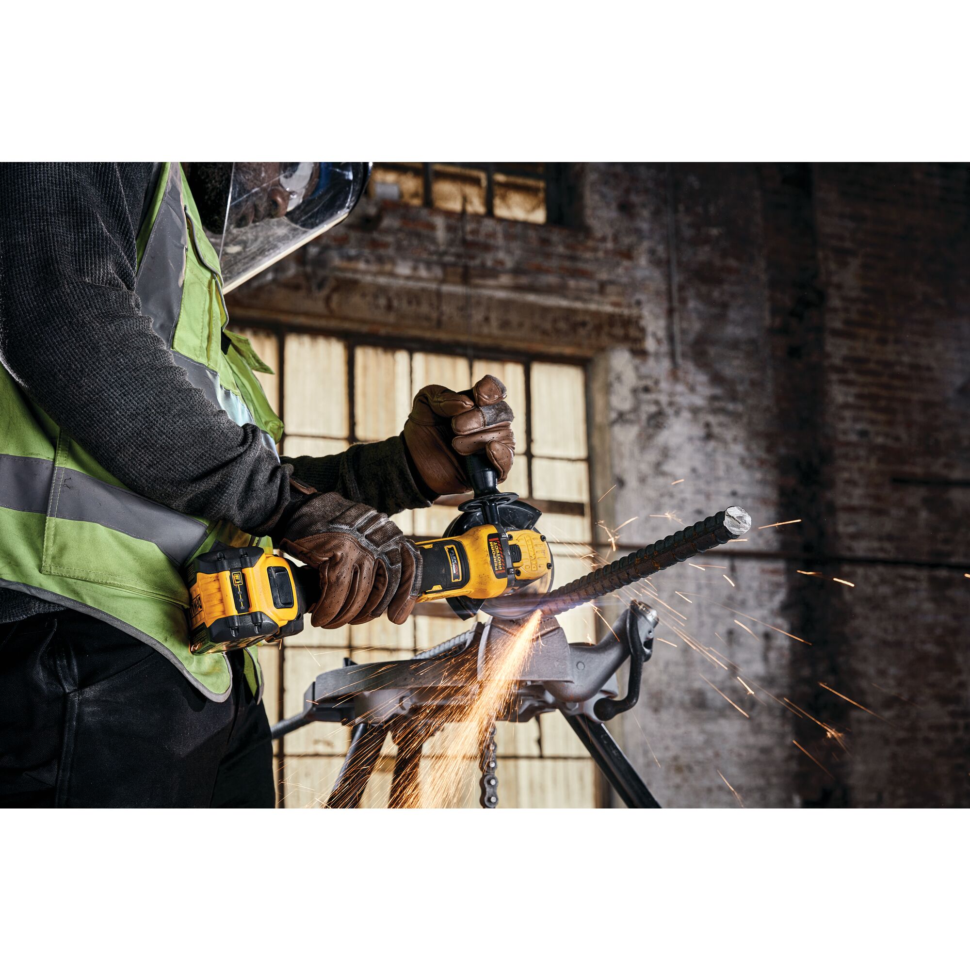 Brushless dewalt deals angle grinder