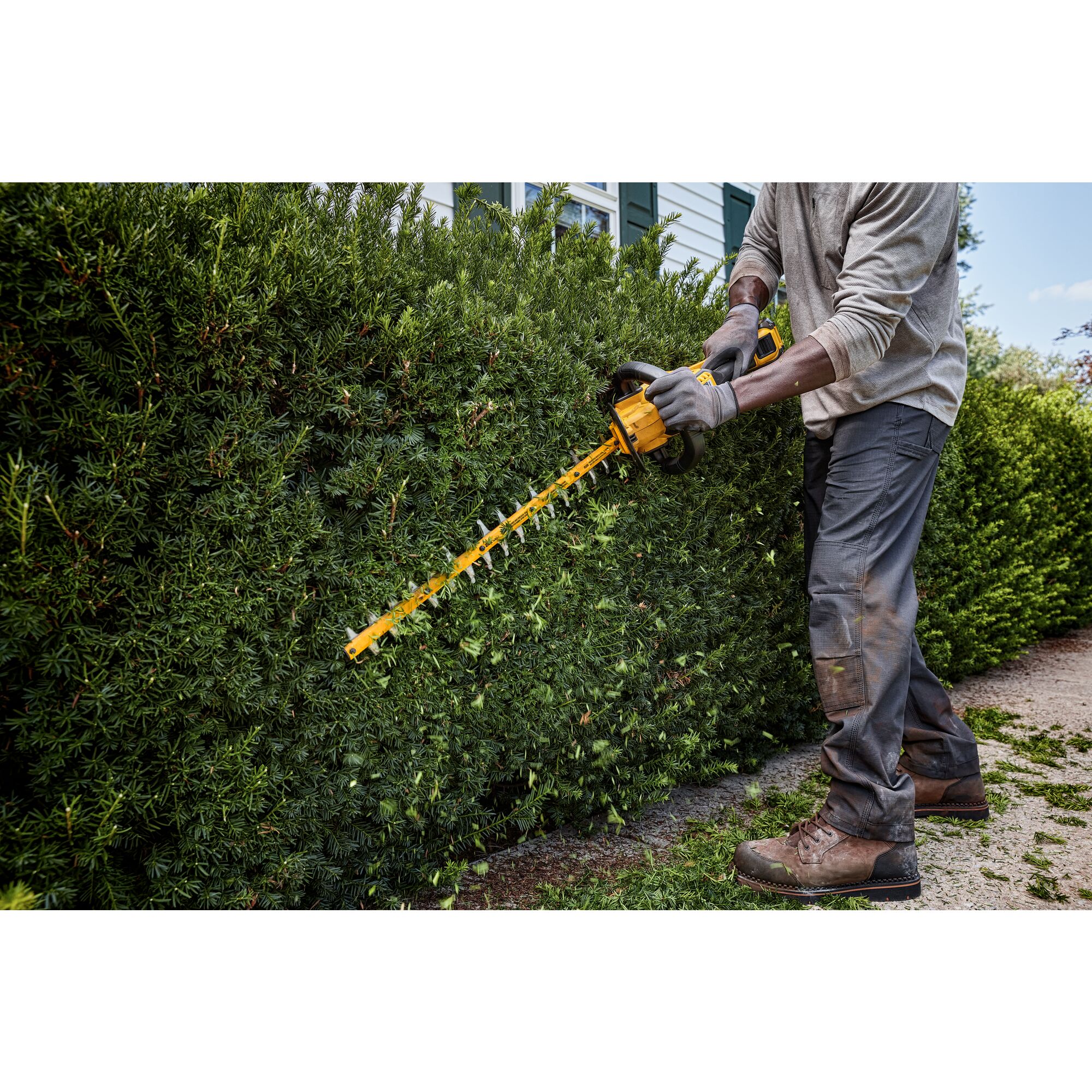 60V MAX 26 in. Brushless Cordless Hedge Trimmer Kit DEWALT