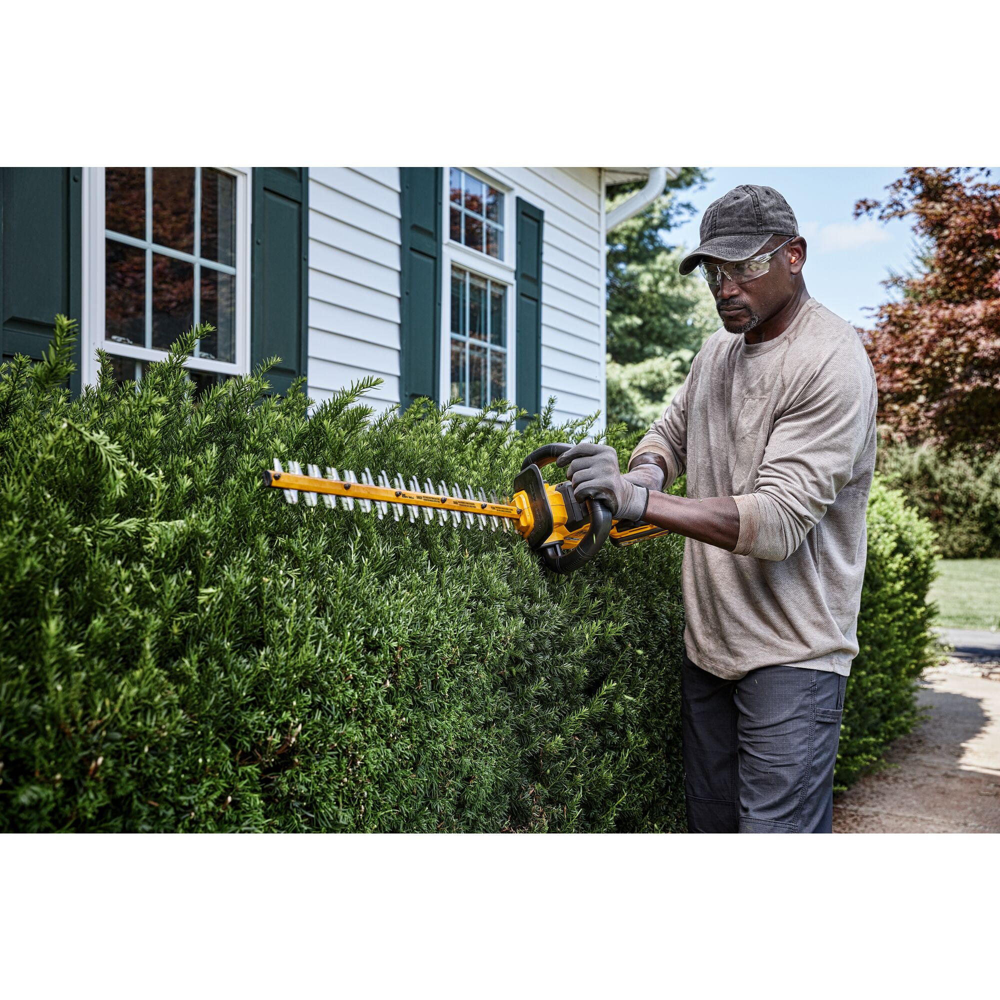 60V MAX 26 in. Brushless Cordless Hedge Trimmer Kit DEWALT