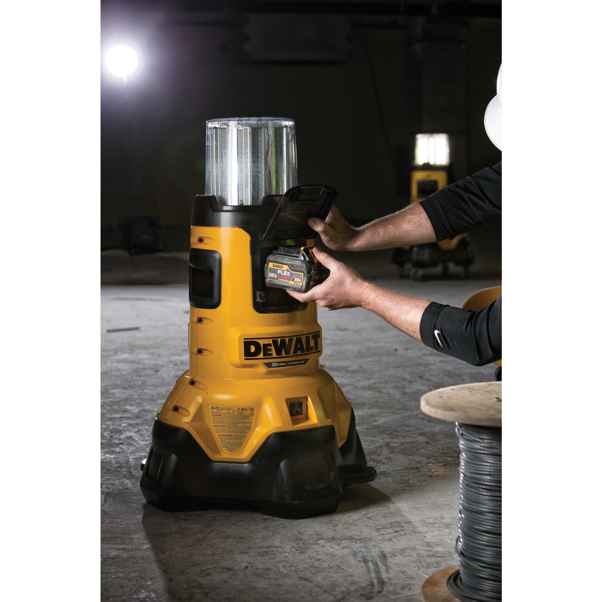 dewalt 7000 lumen light