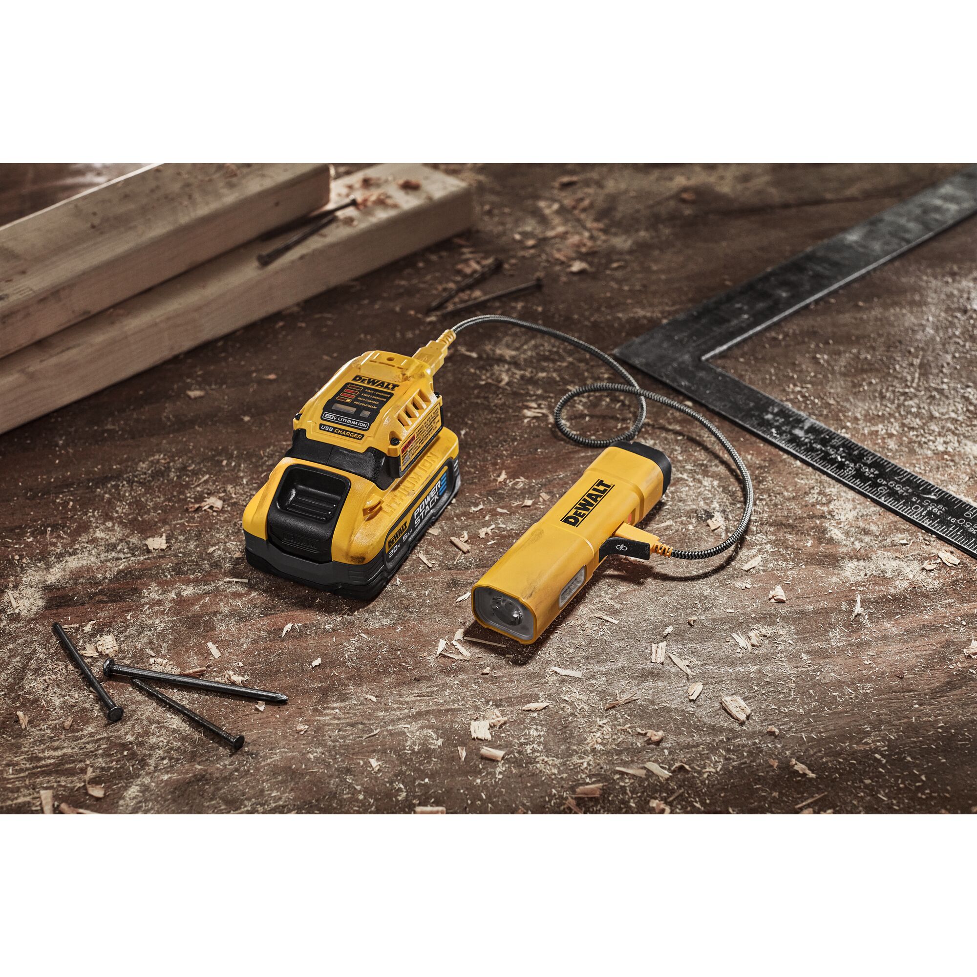 Dewalt best sale rechargeable flashlight