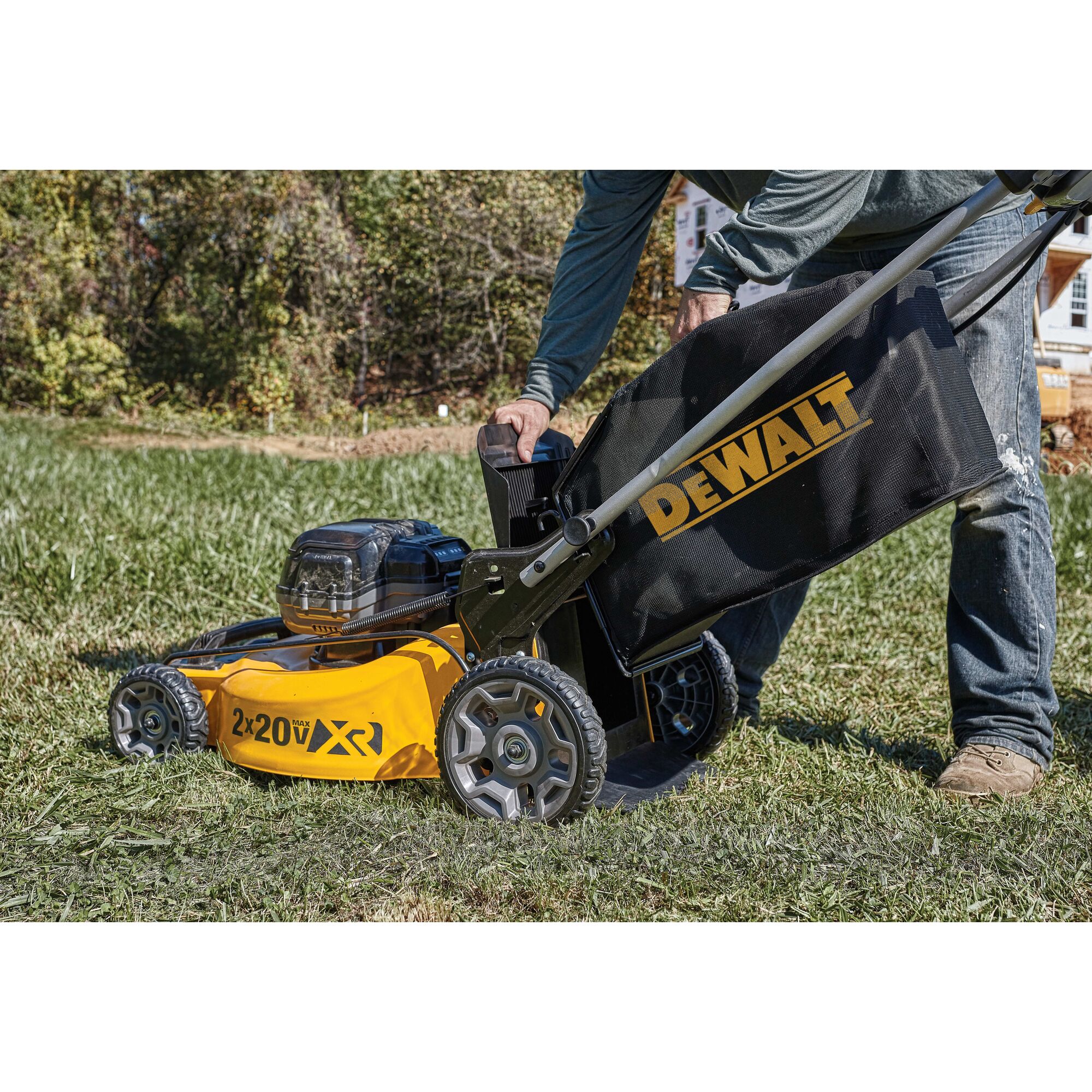 Self propelled deals dewalt lawn mower