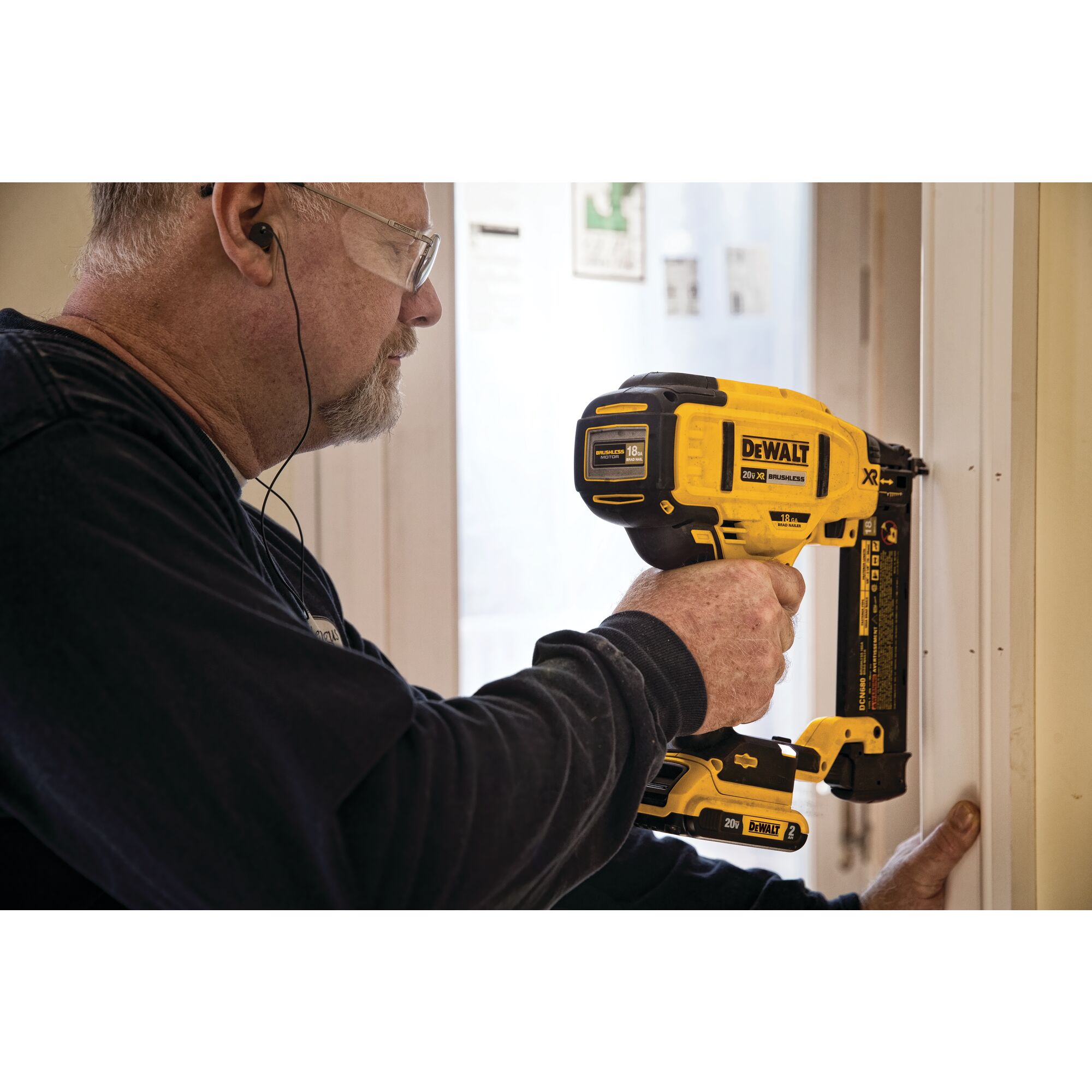 Dewalt 20v deals nail gun lowes