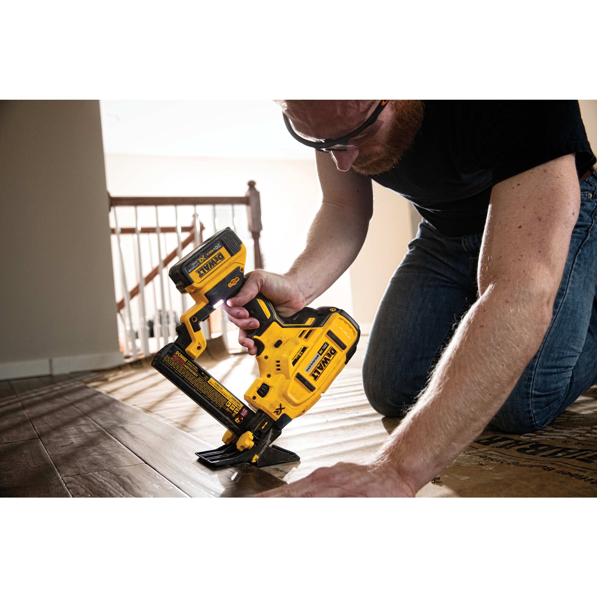 Engineered wood store flooring stapler