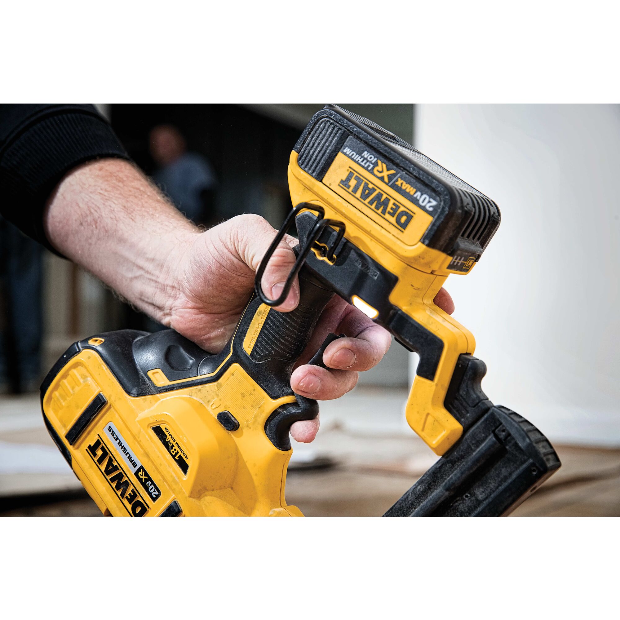 Dewalt 20v flooring deals stapler