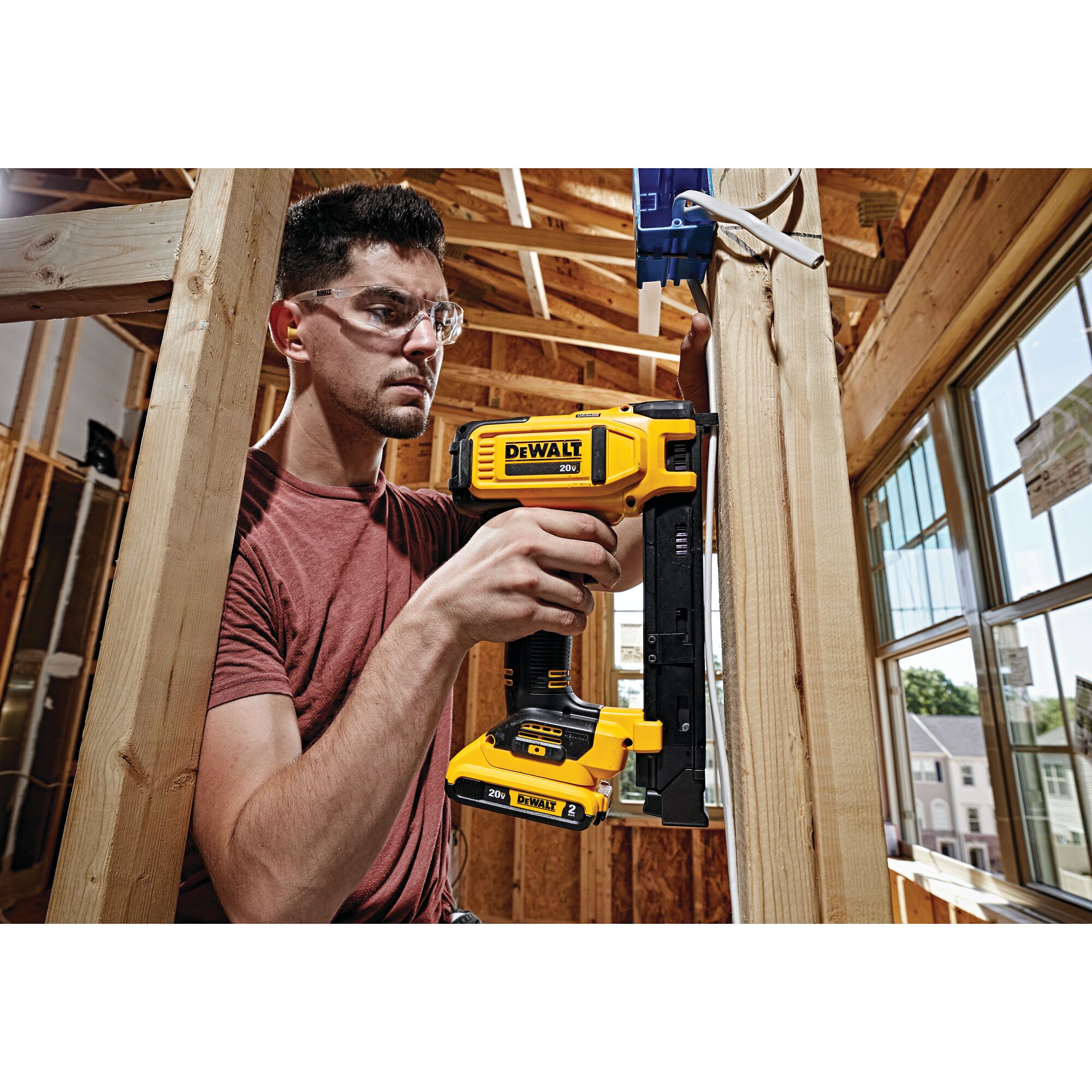 Dewalt cordless cable deals stapler