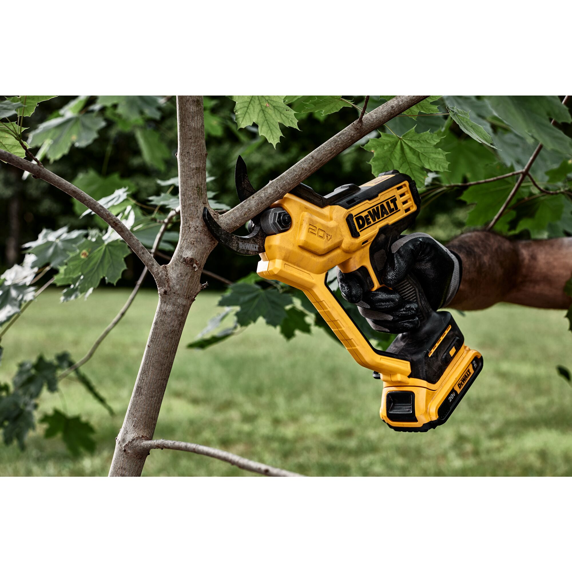 Battery operated deals pruners