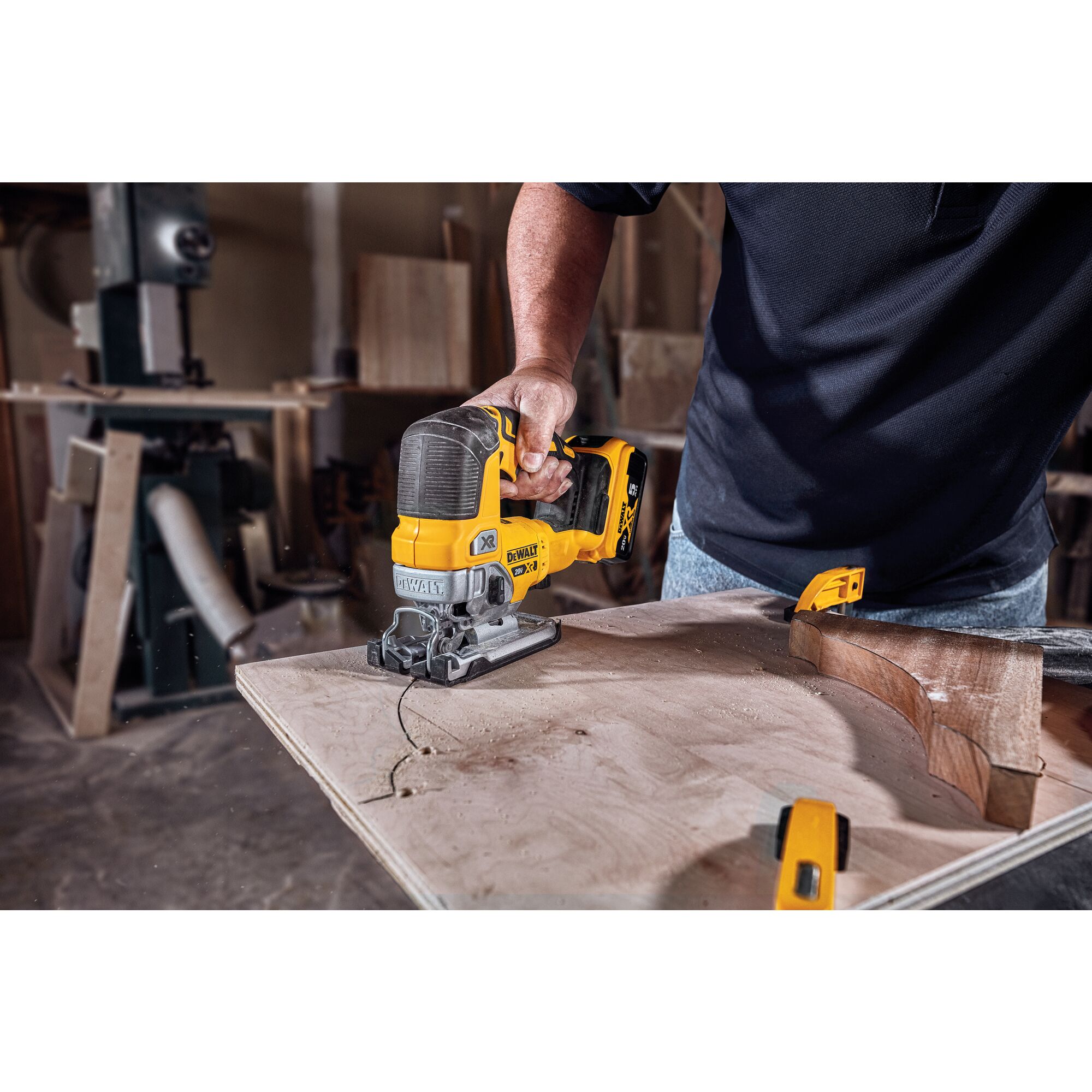 Dewalt dcs334b 20v max deals xr cordless jig saw