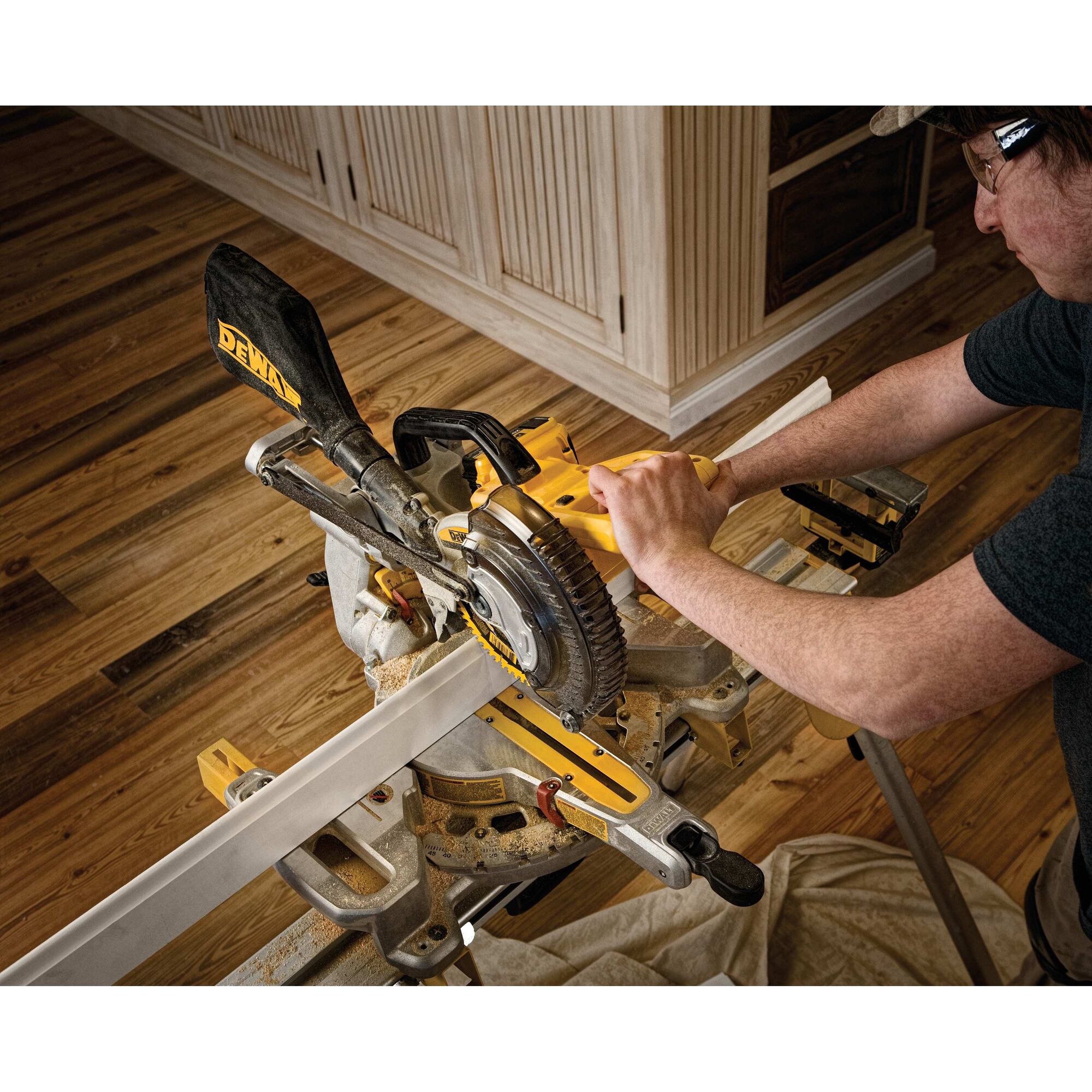 Battery miter store saw dewalt