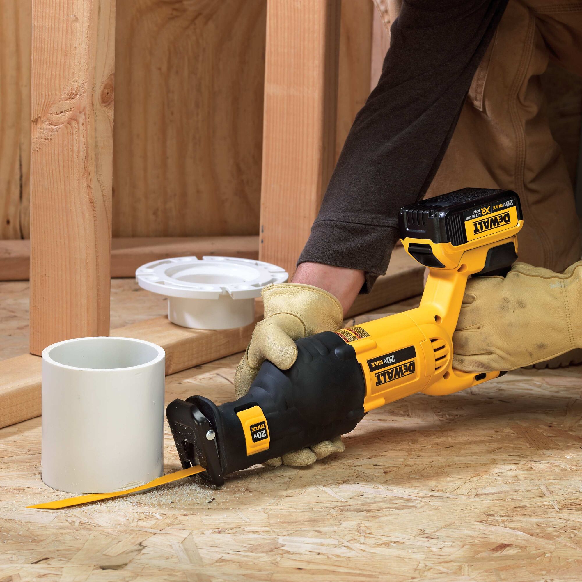 Dewalt 20v online sawzall kit