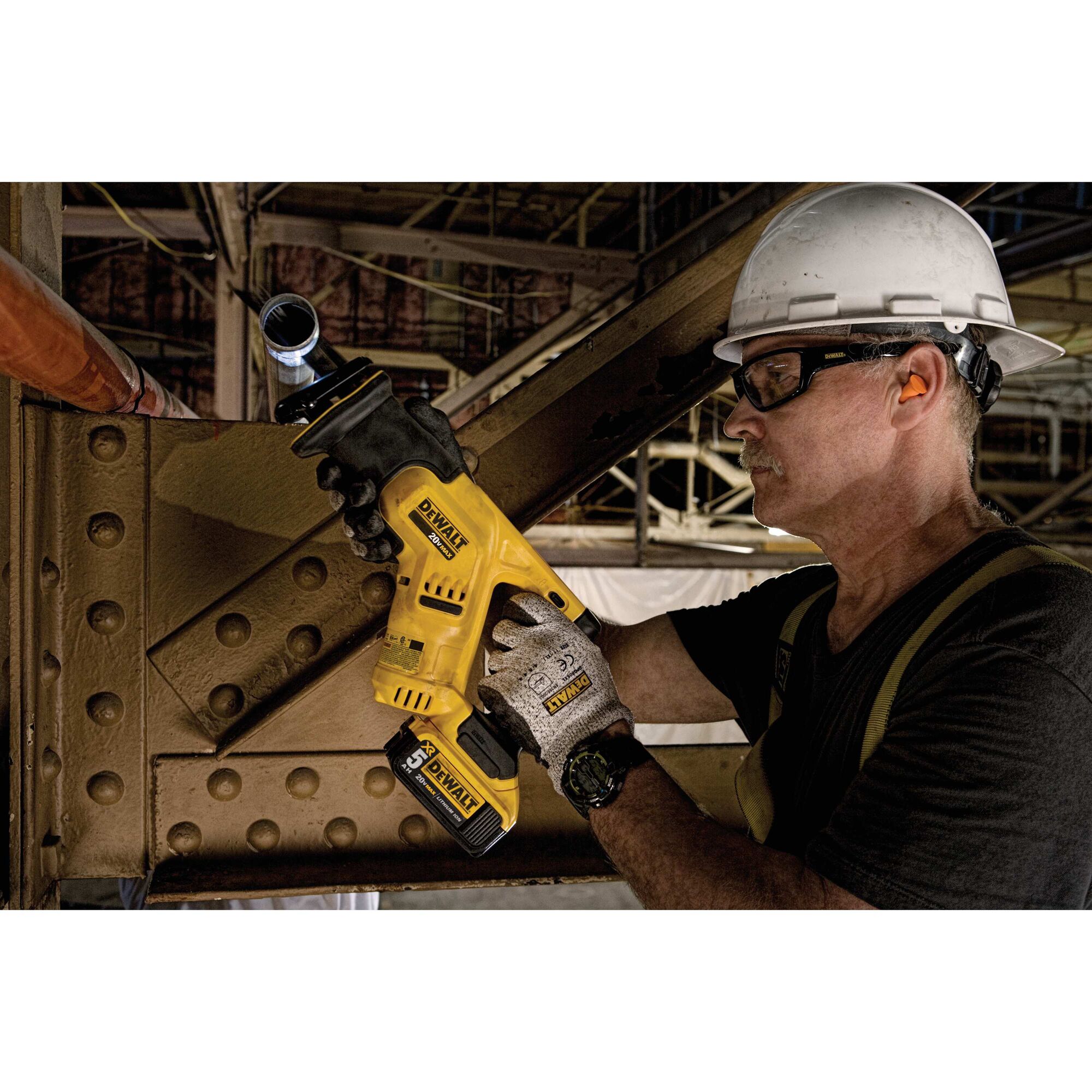 Dewalt 20v max compact deals reciprocating saw dcs387