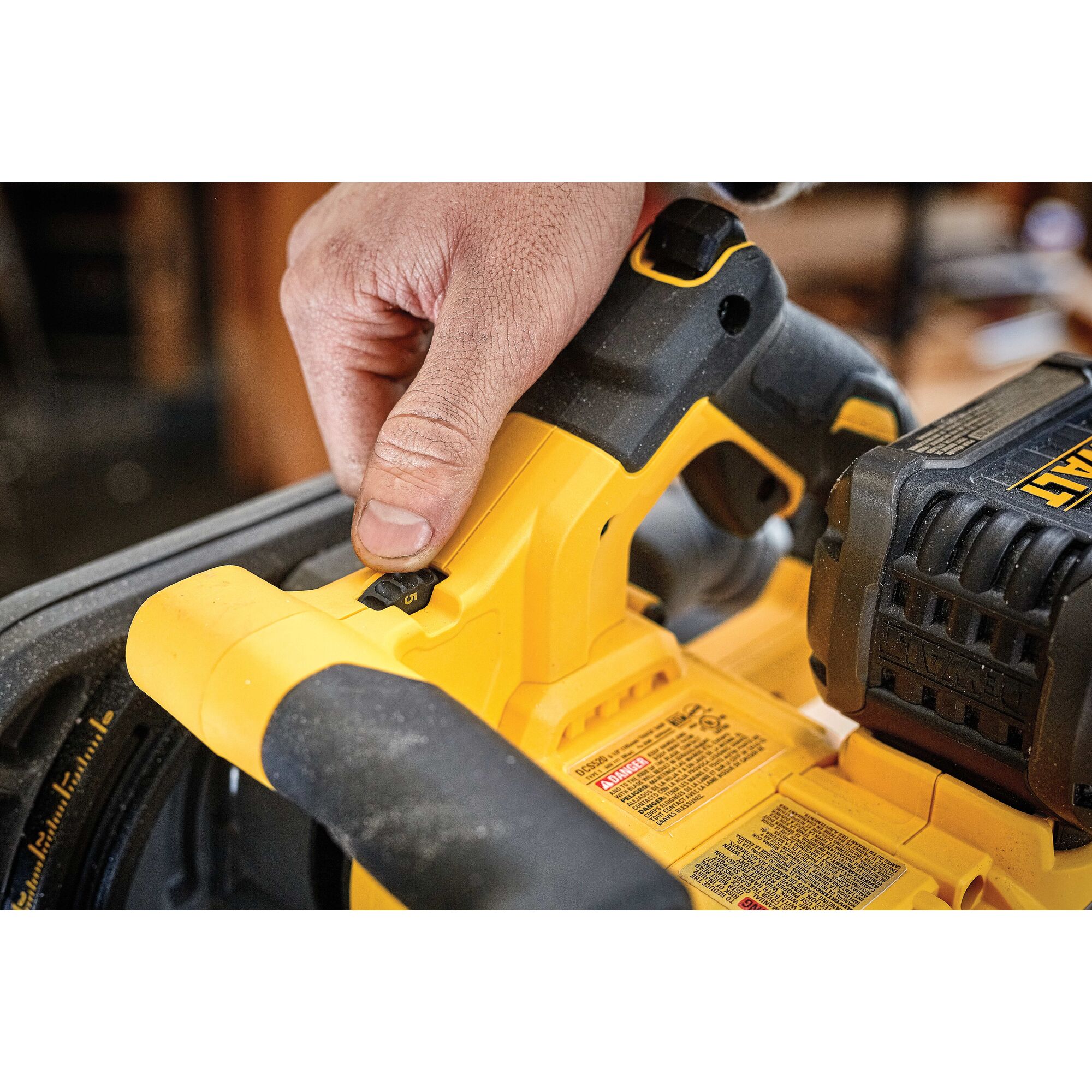 Dewalt flexvolt track 2024 saw kit