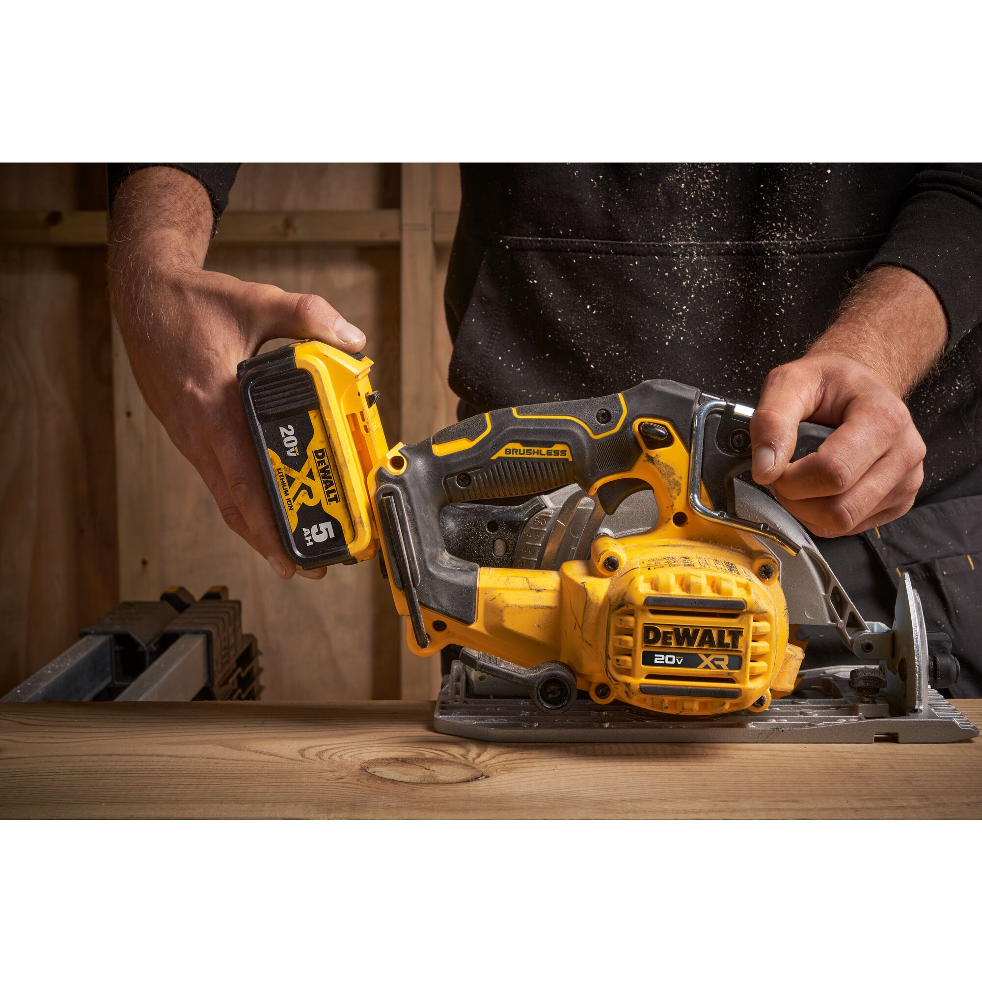 Dewalt 18v xr brushless 2024 compact circular saw