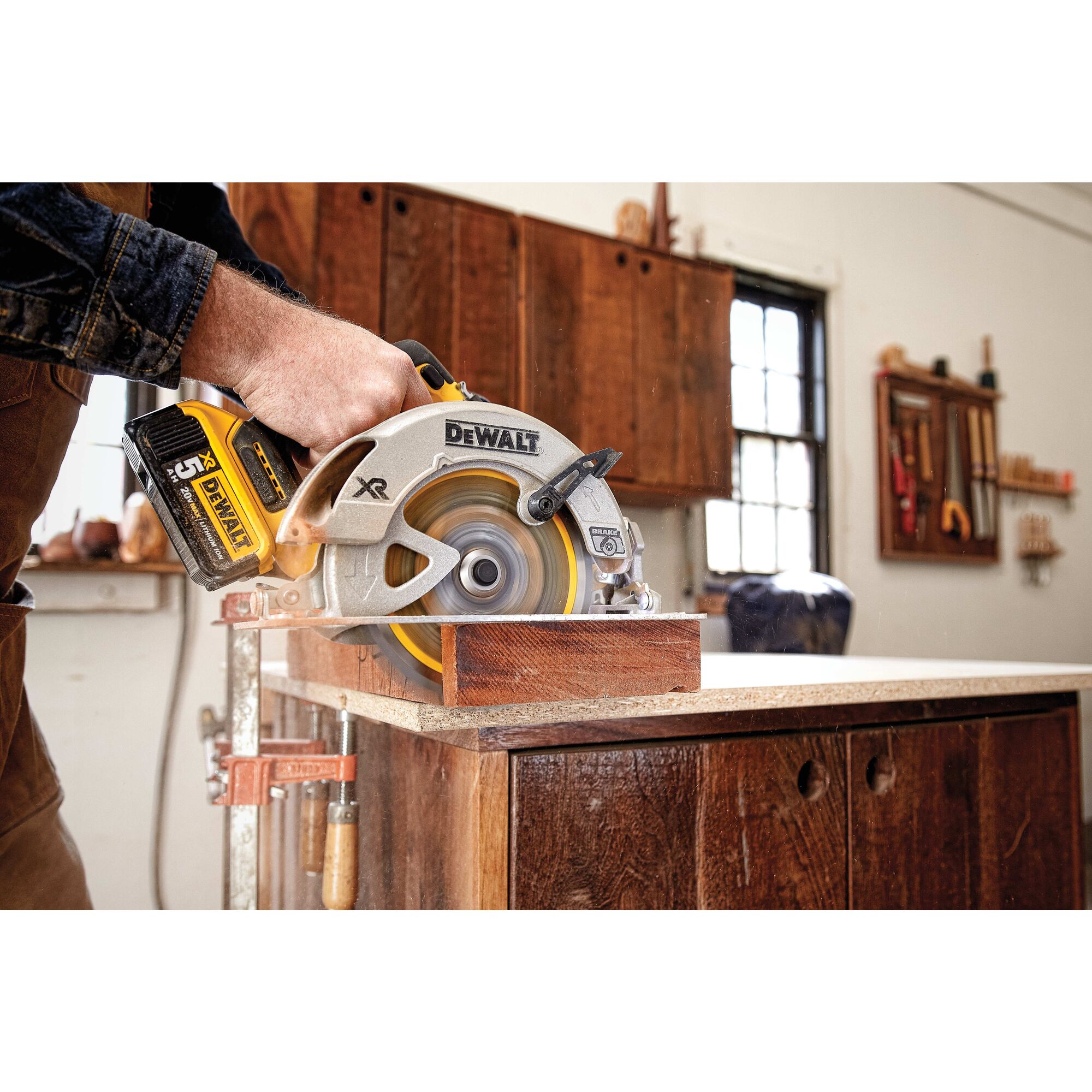 20V MAX 7 1 4 in. Cordless Circular Saw Tool Only DEWALT