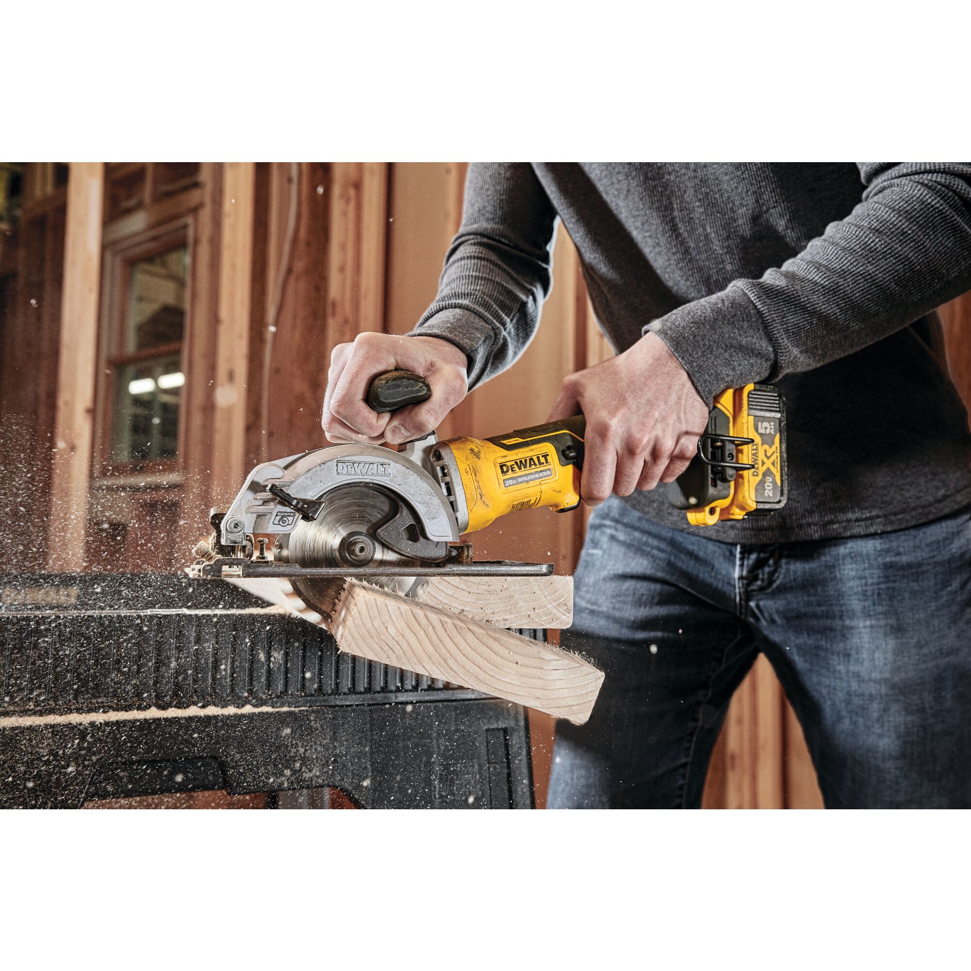 Dewalt atomic deals mini circular saw