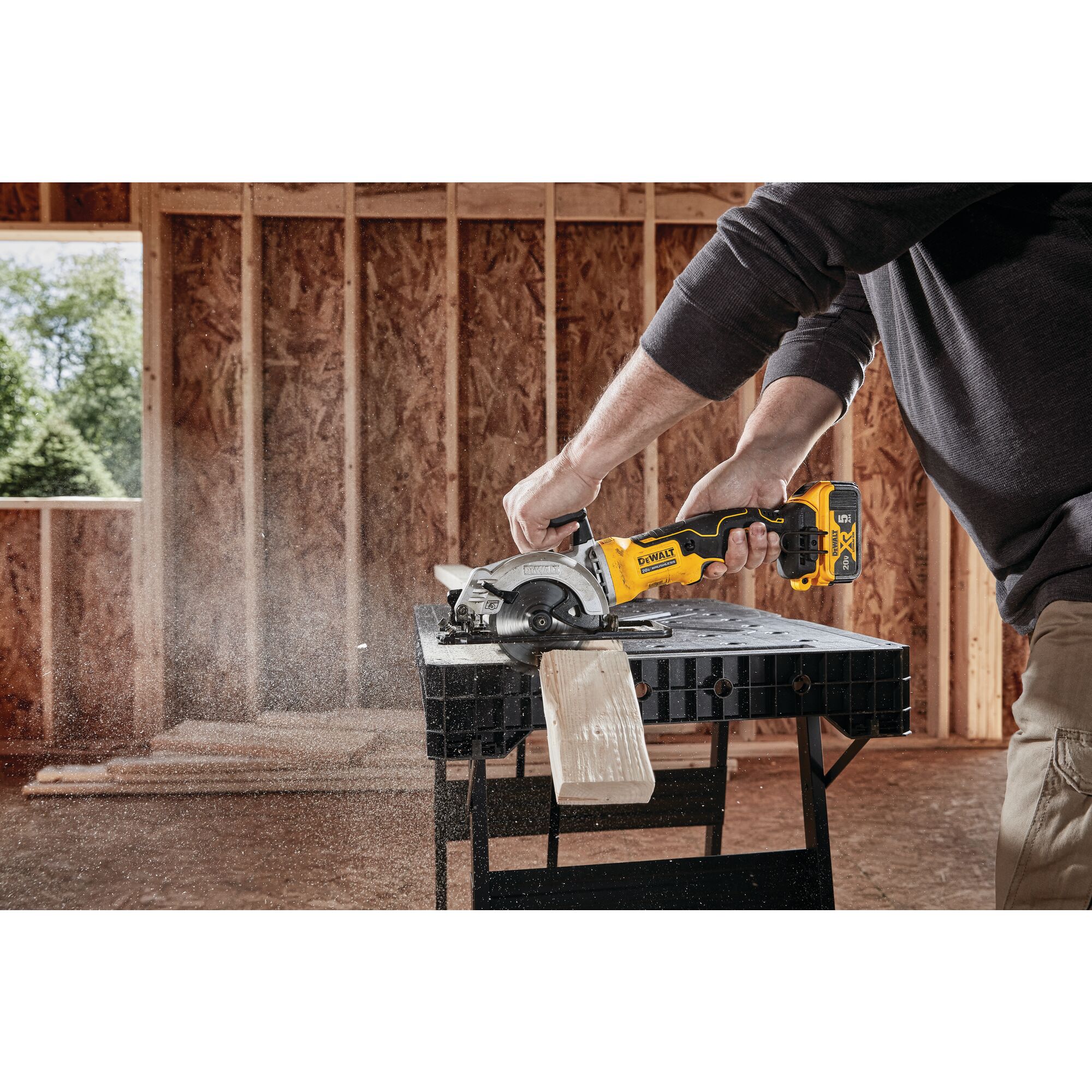 Compact dewalt store circular saw