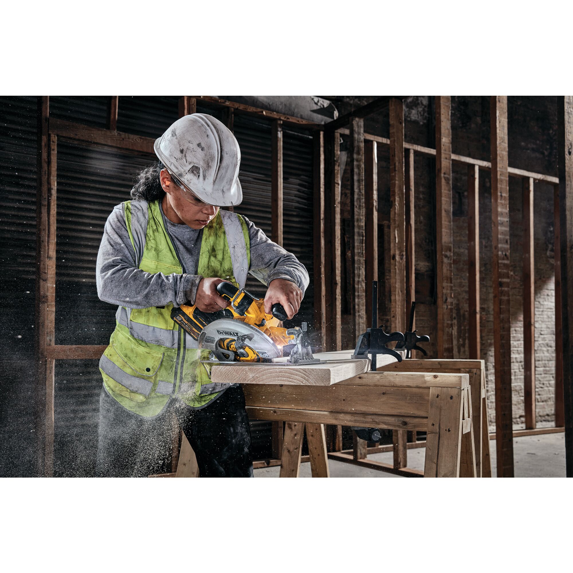 Dewalt flexvolt deals brushless circular saw