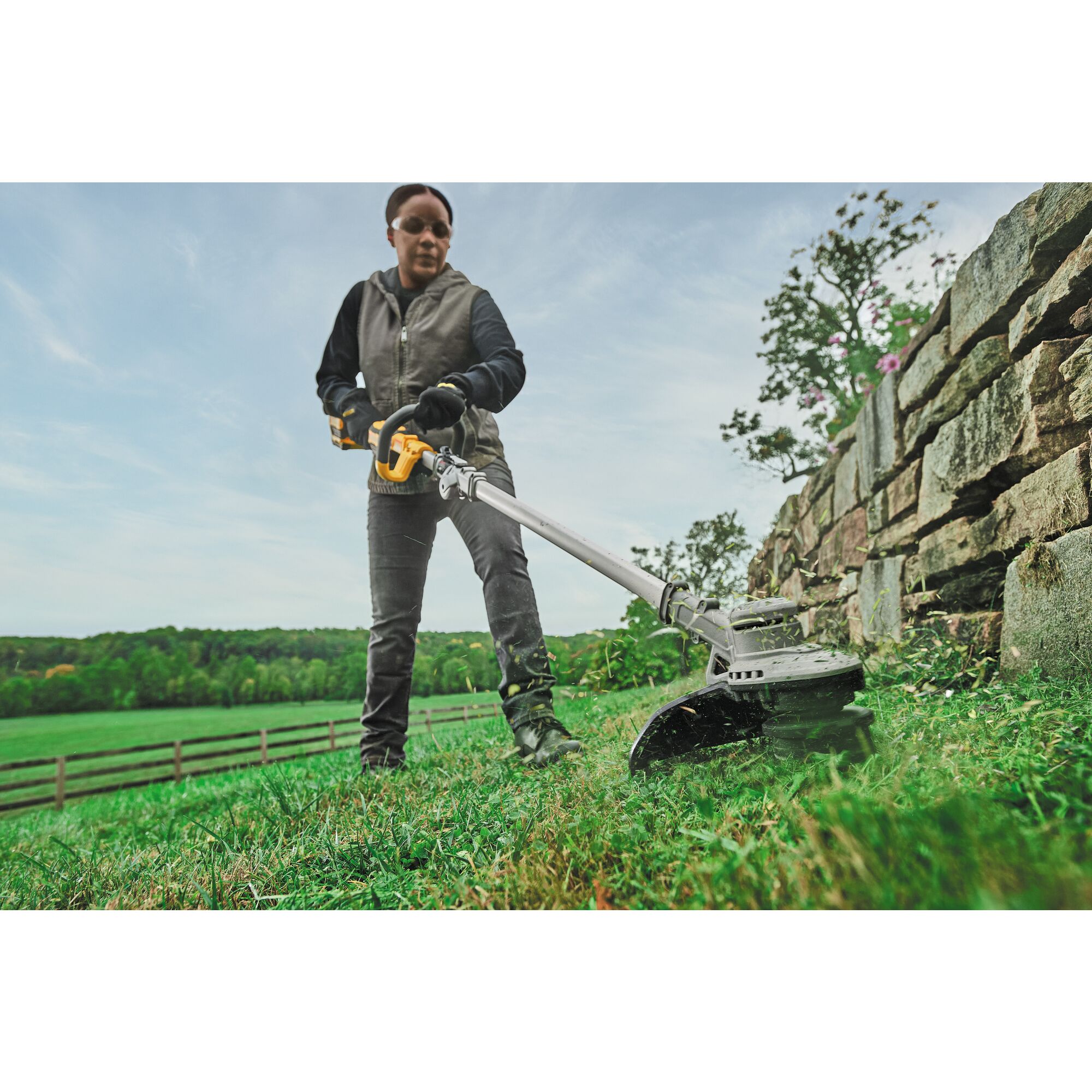 Dewalt electric grass deals trimmer