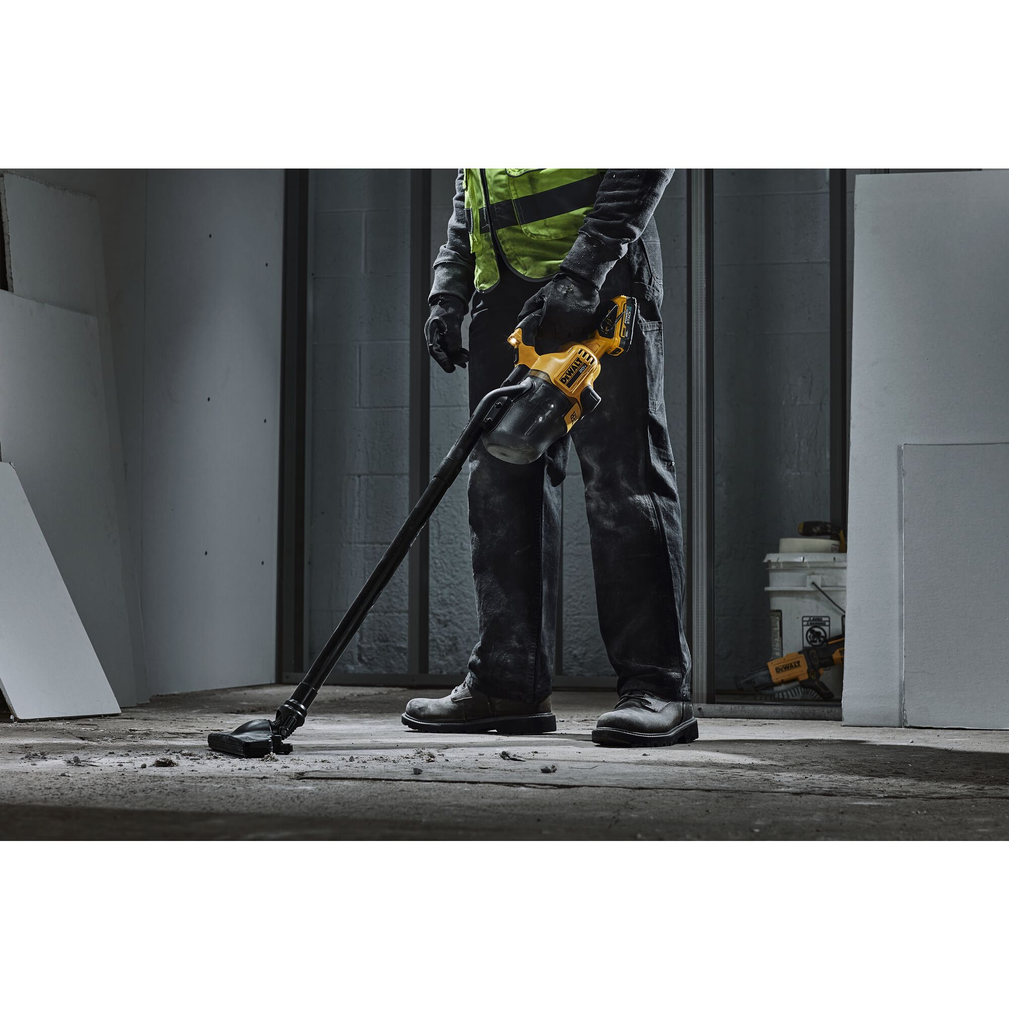 Dewalt battery deals powered shop vac