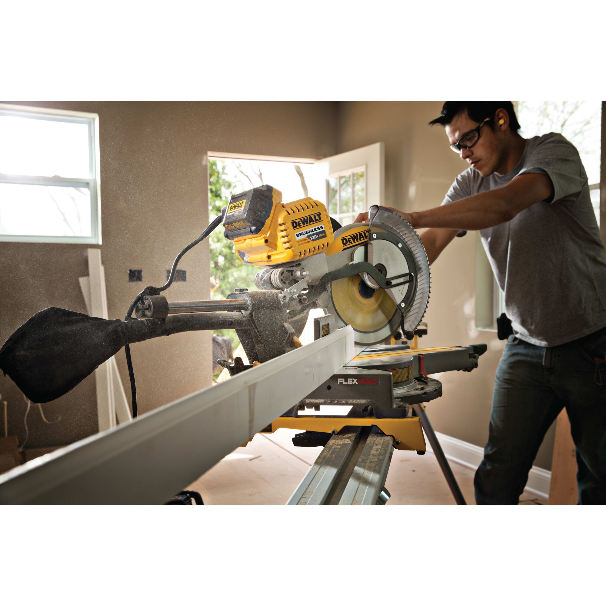 Dewalt flexvolt 120v max deals sliding miter saw