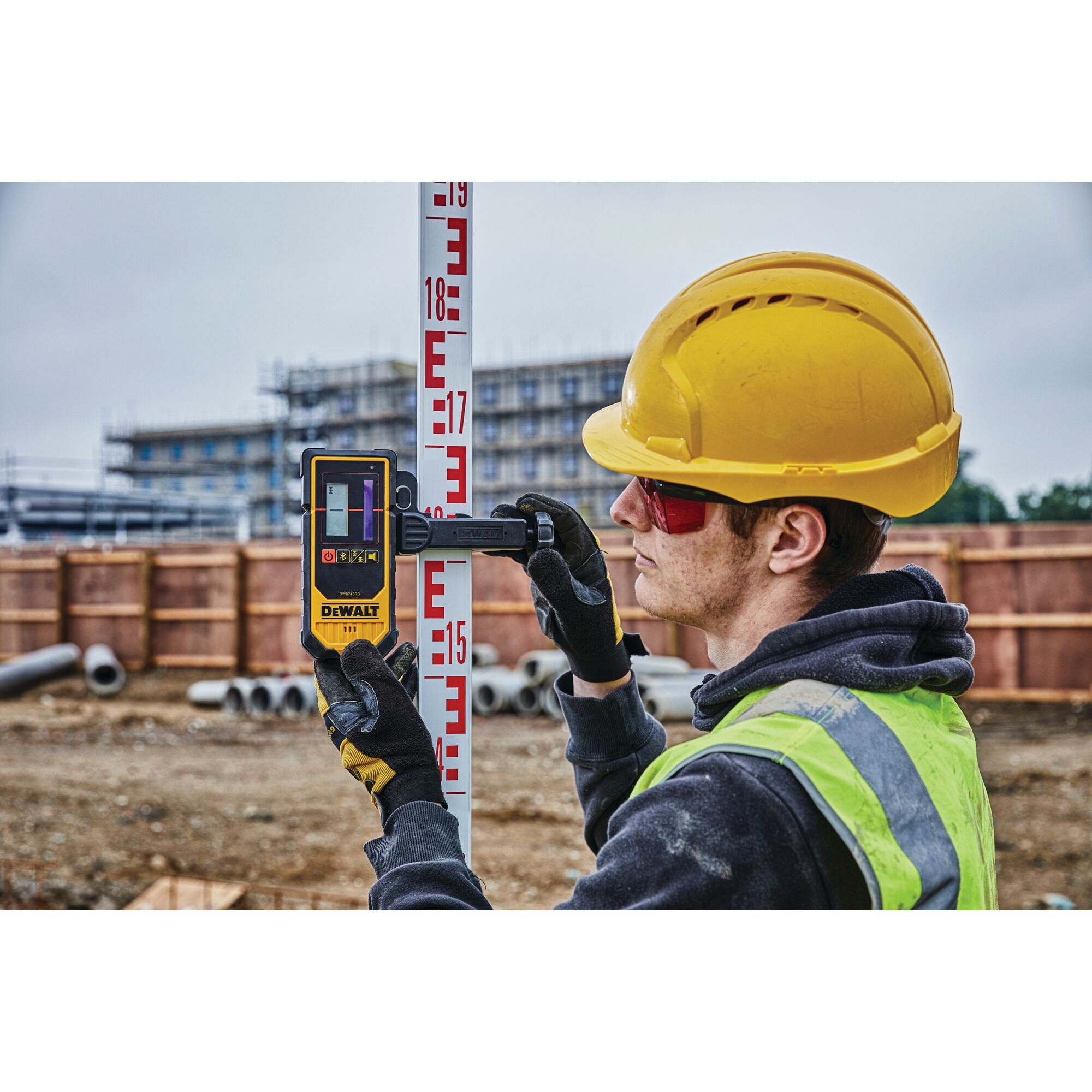 20V MAX* Tool Connect™ Red Tough Rotary Laser Level | DEWALT