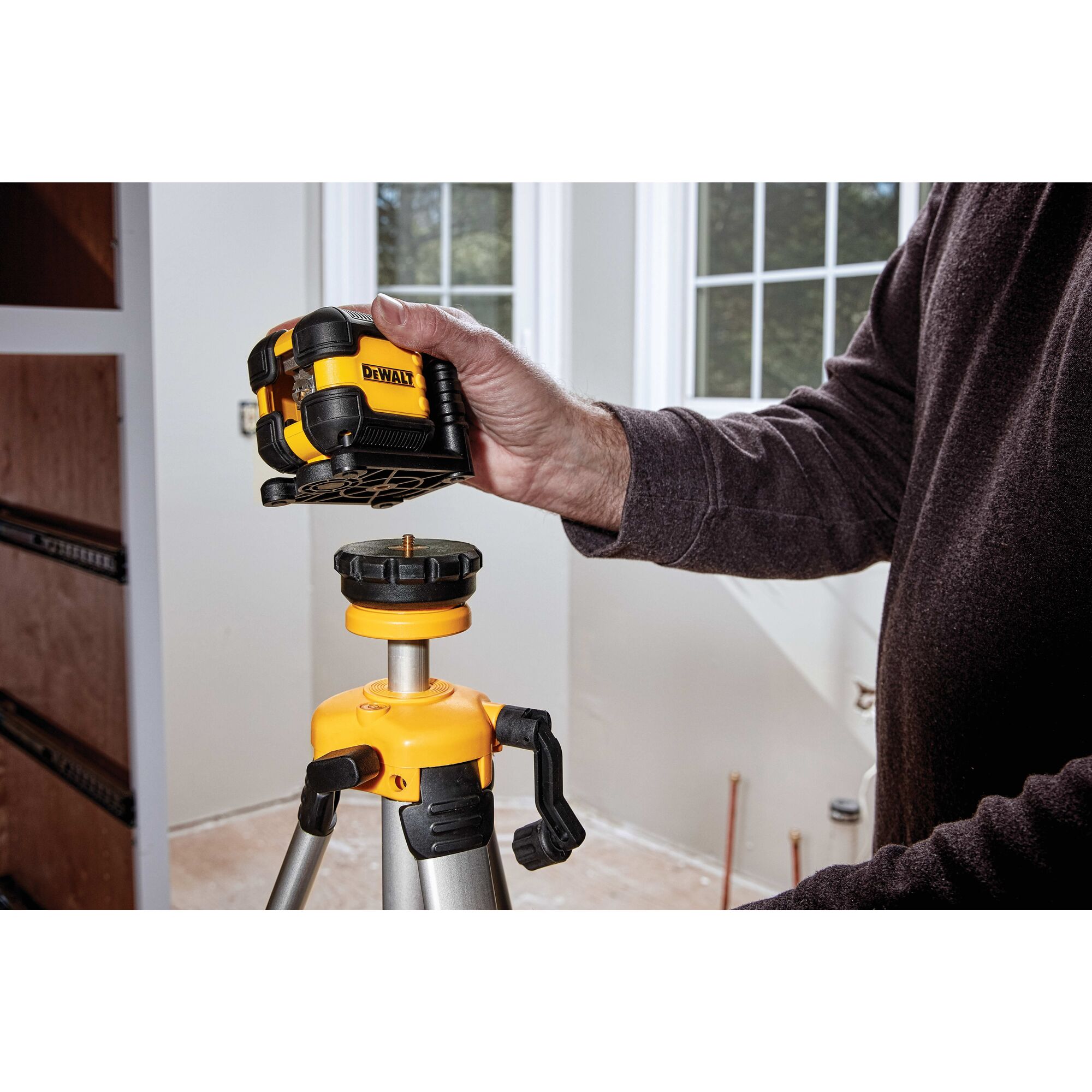 Self leveling cross line deals laser dewalt