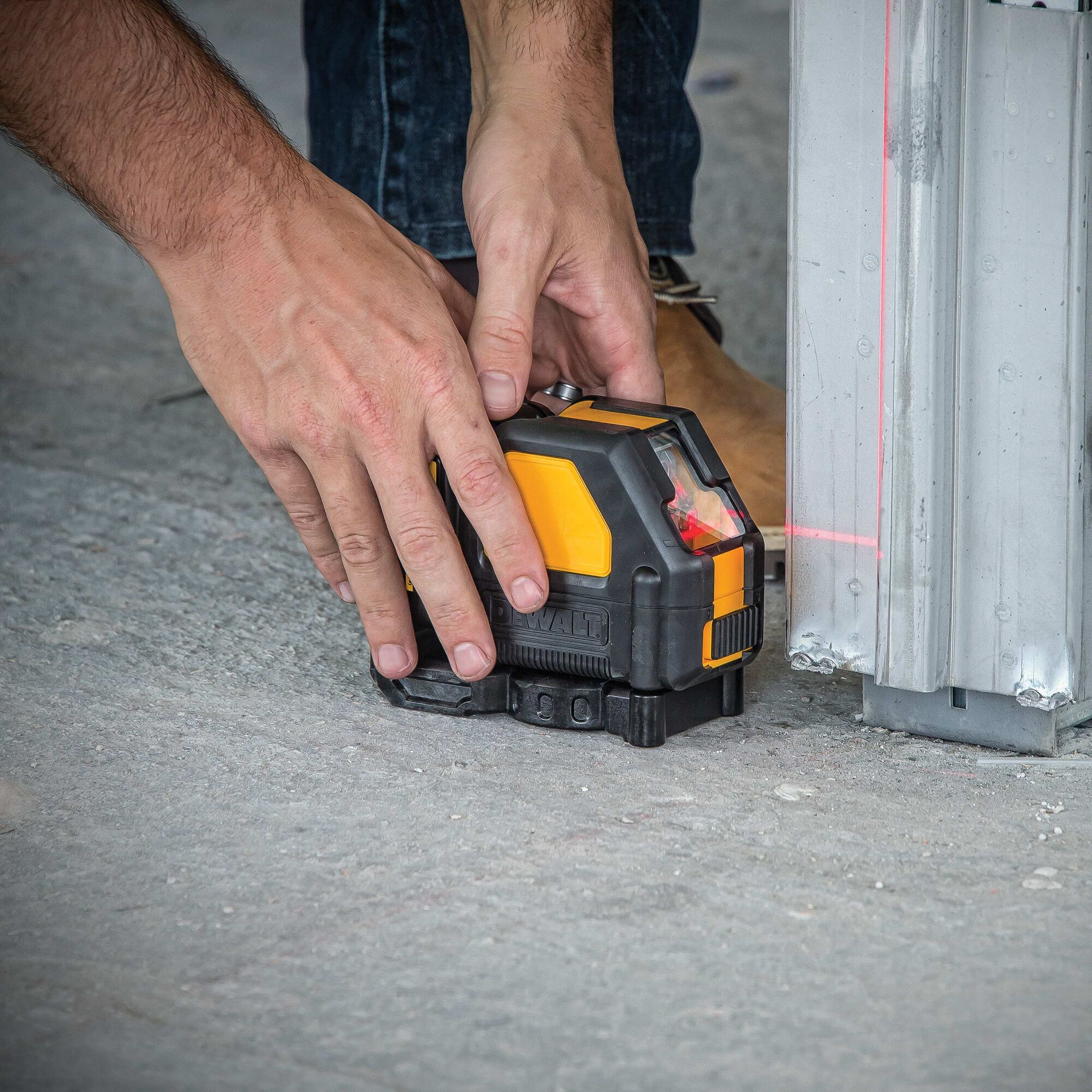 Dewalt 12v deals cross line laser