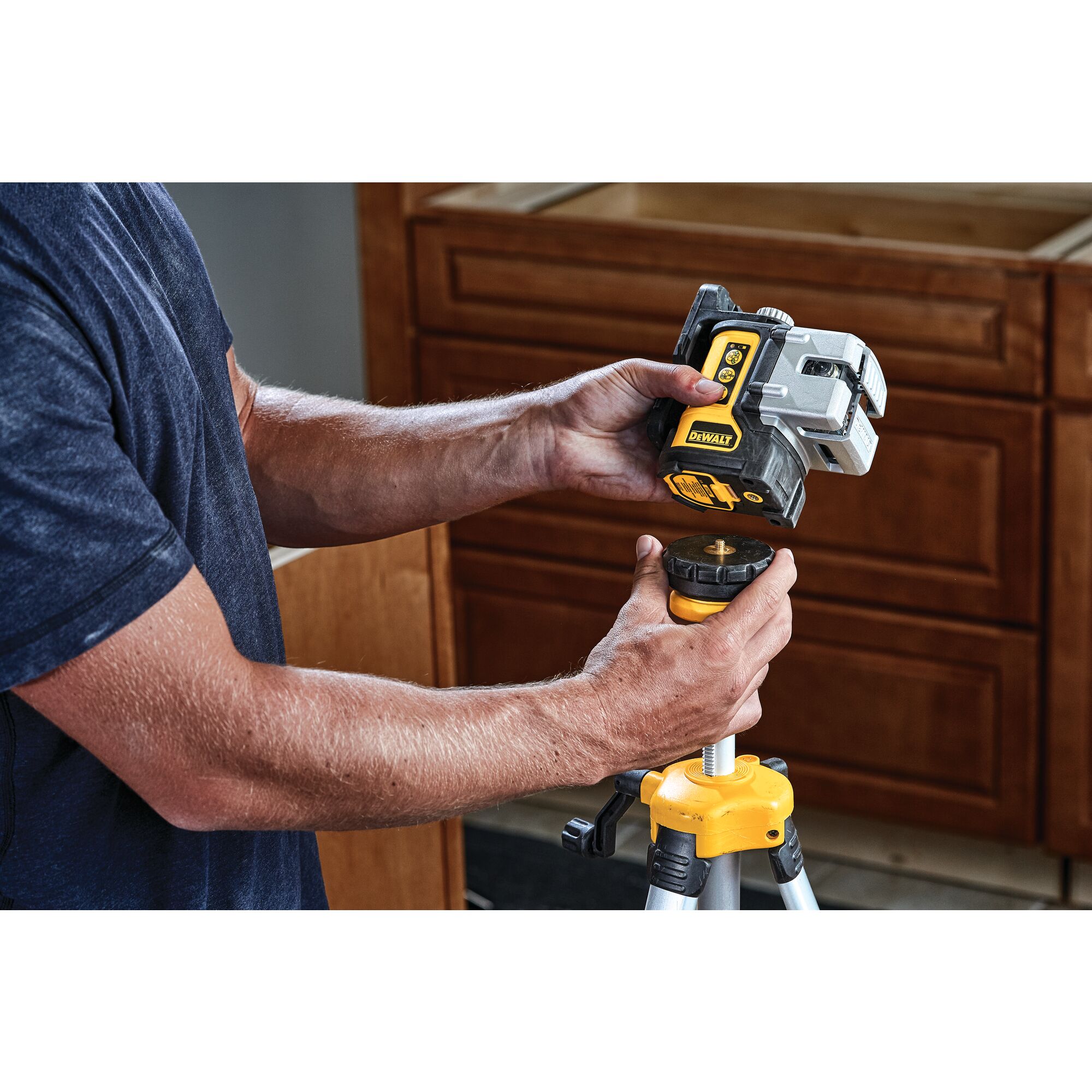 Dewalt green online laser level kit