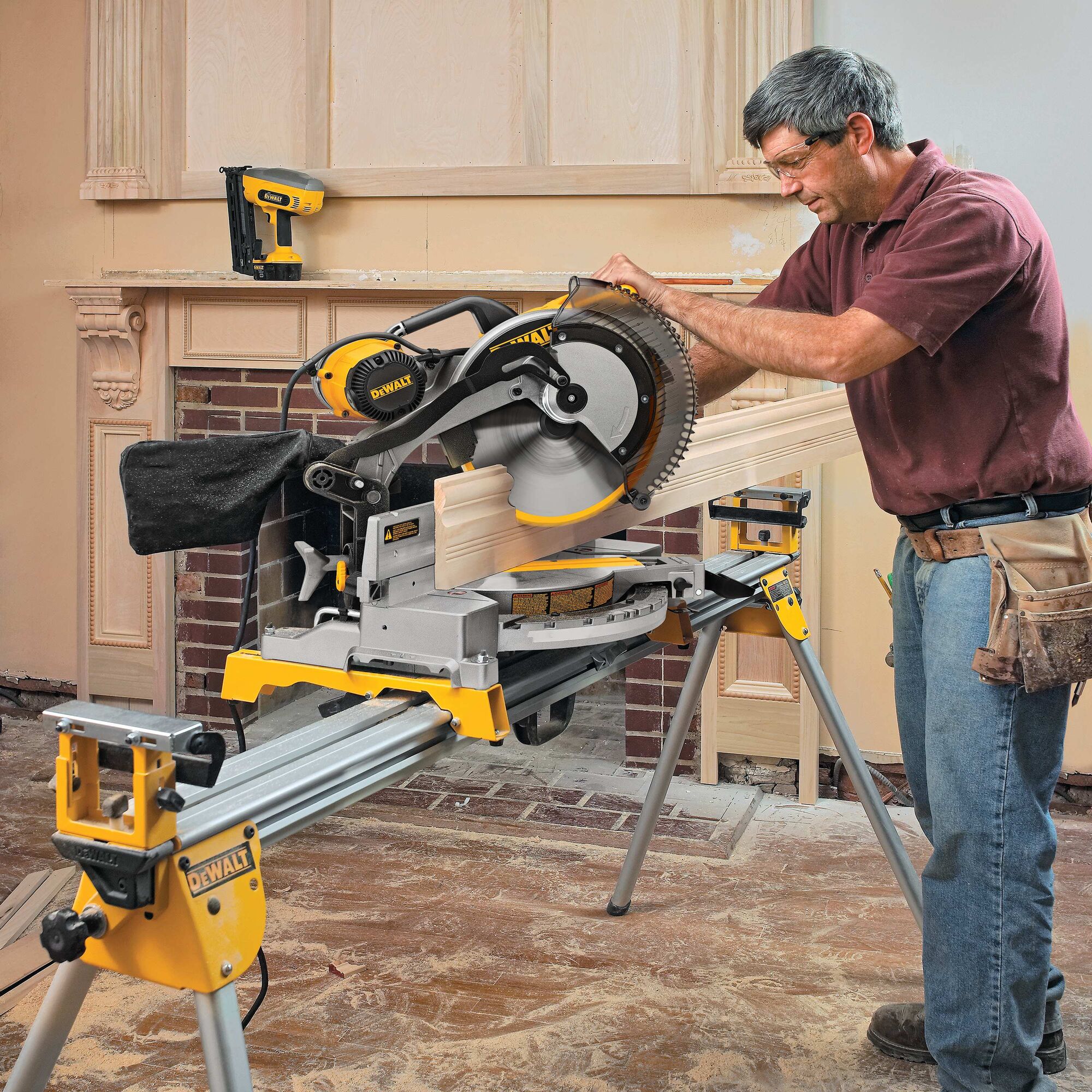 Reconditioned dewalt miter deals saw