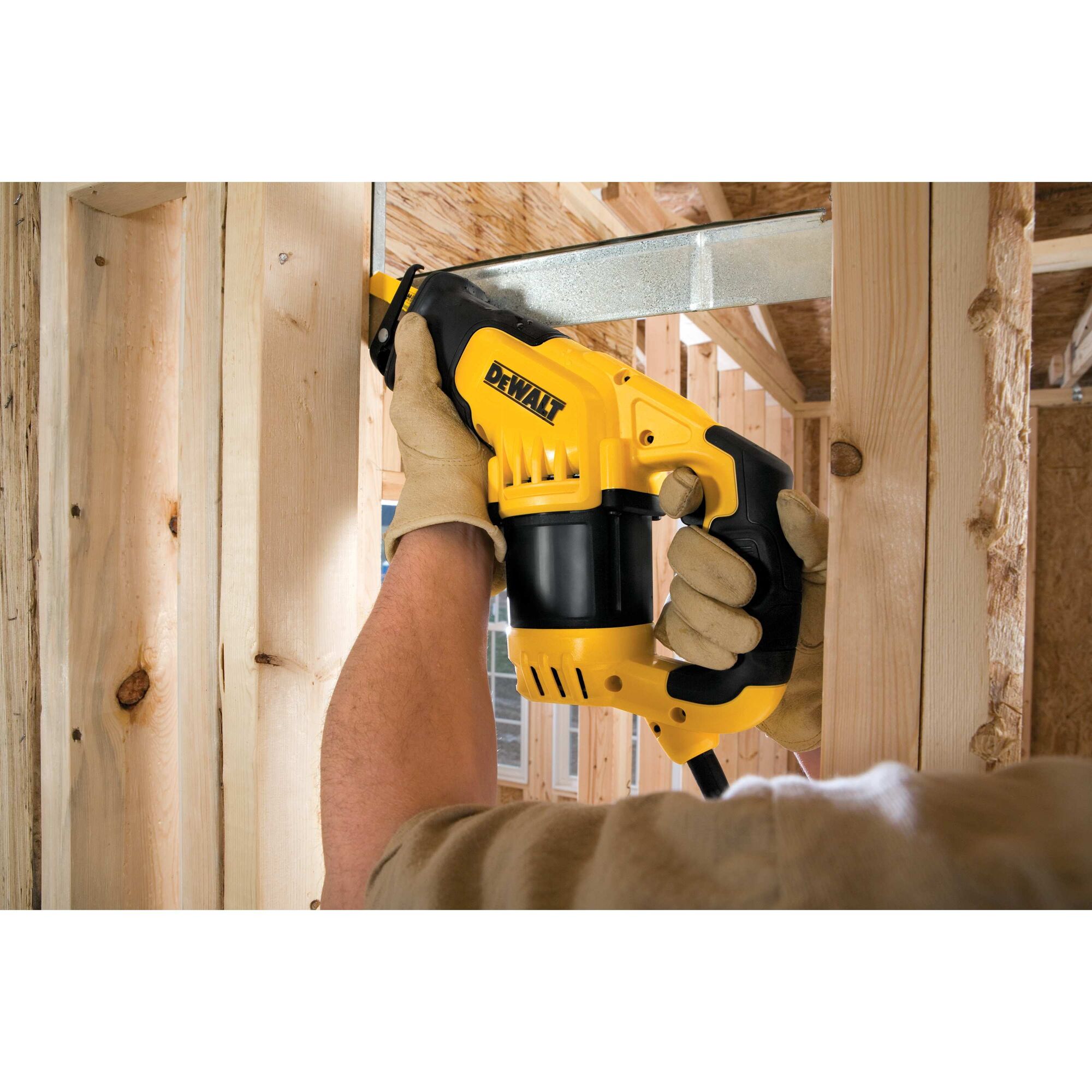 12.0 Amp COMPACT Reciprocating Saw | DEWALT