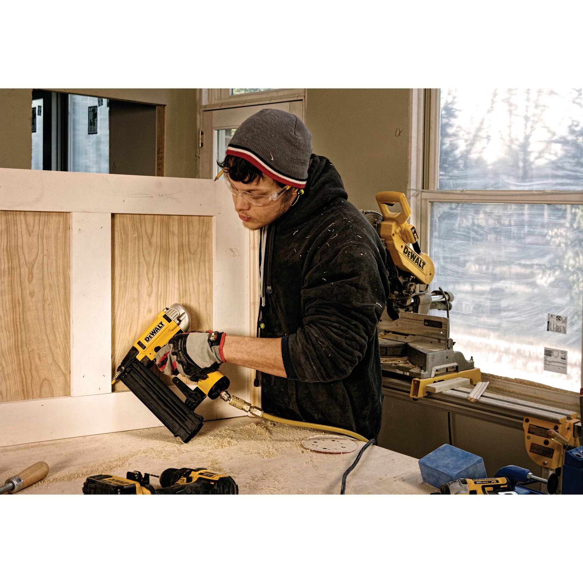 Brad nailer store dewalt cordless