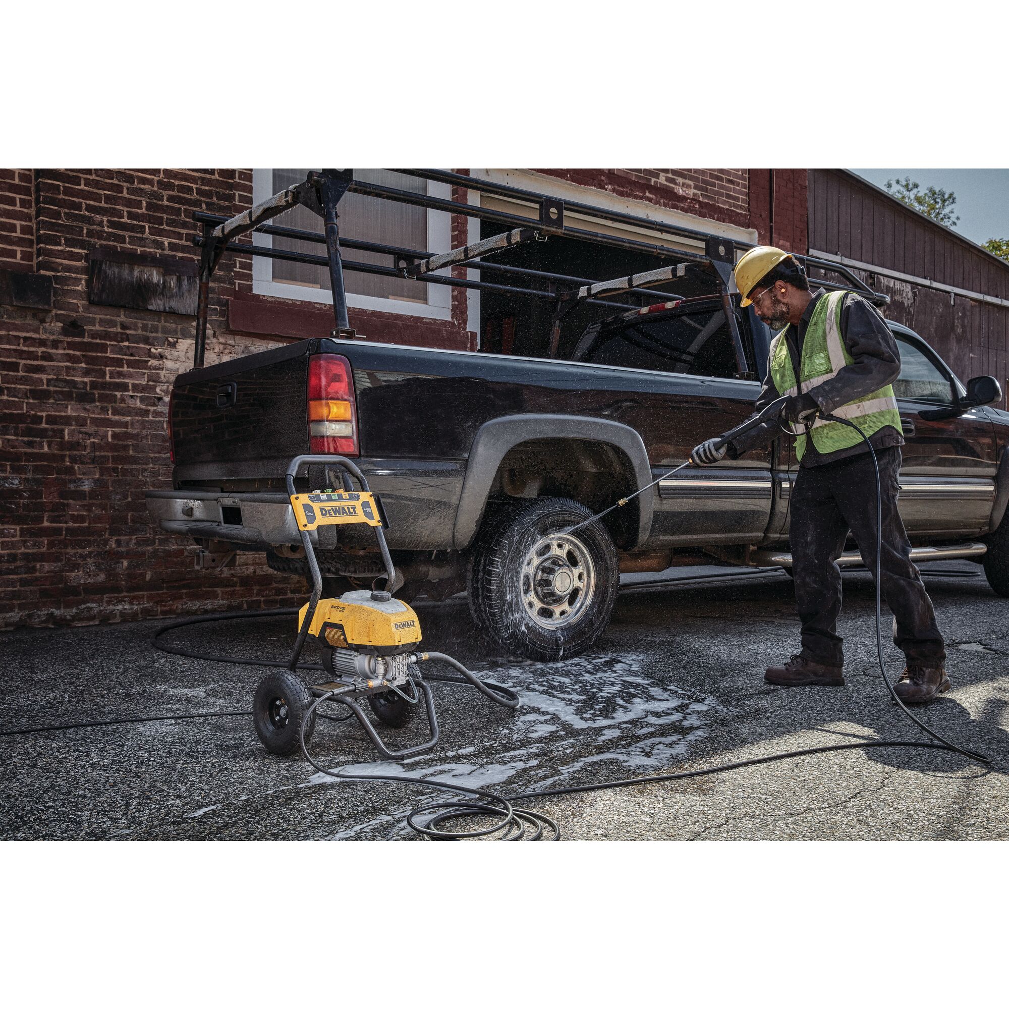 Dewalt 2400 psi 1.1 gpm shop cold water electric pressure washer