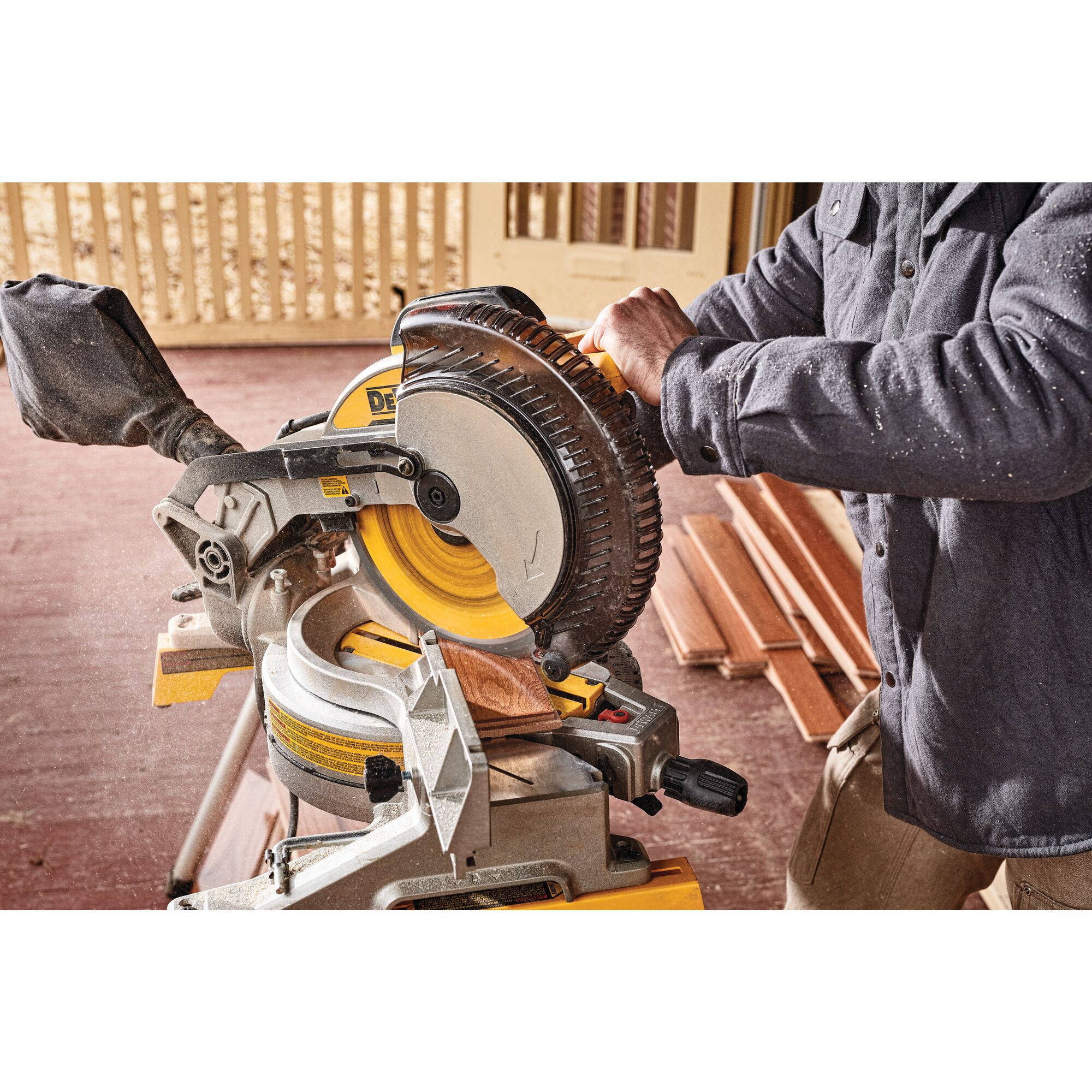 Dewalt miter on sale saw dws713