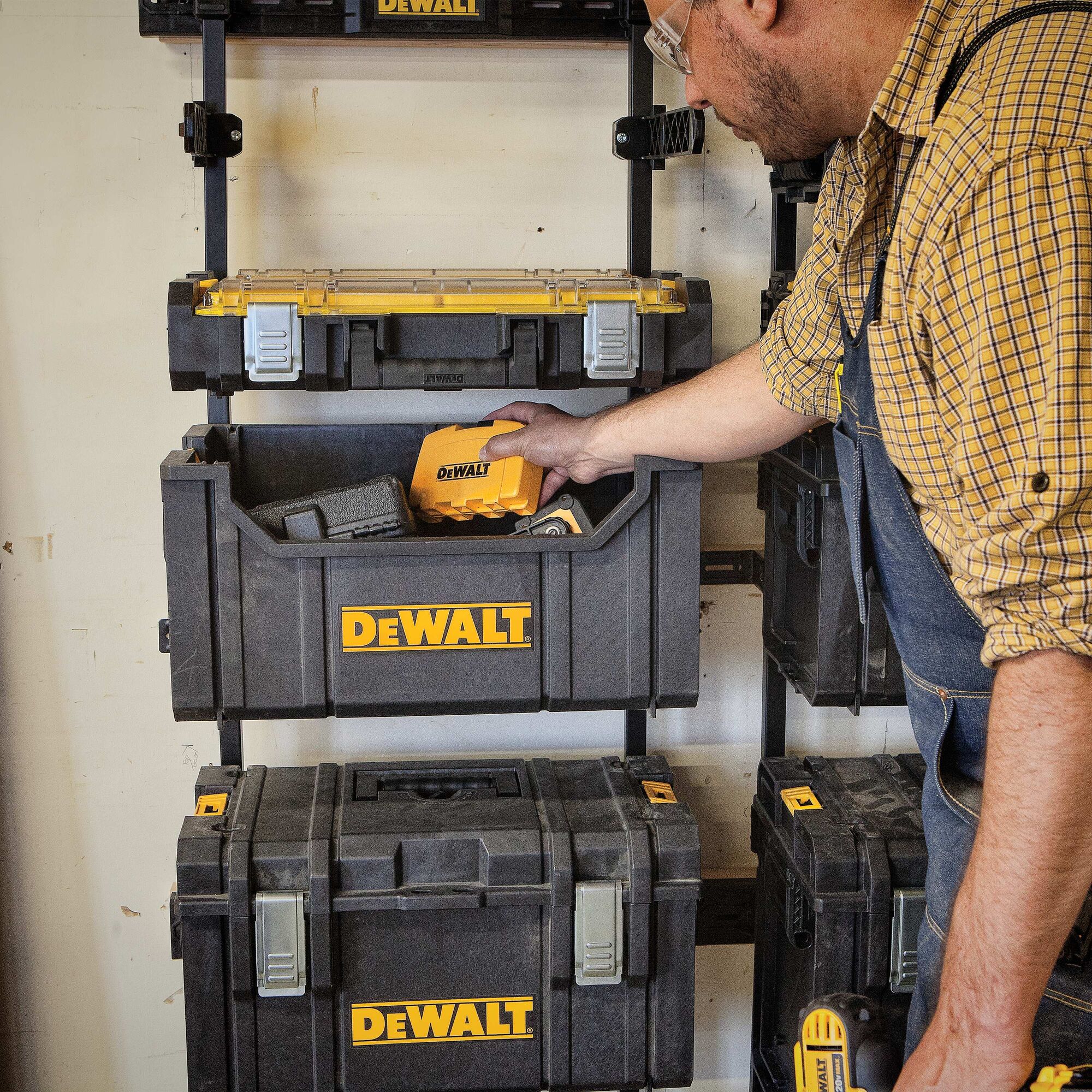 TOUGHSYSTEM® Workshop Racking System | DEWALT