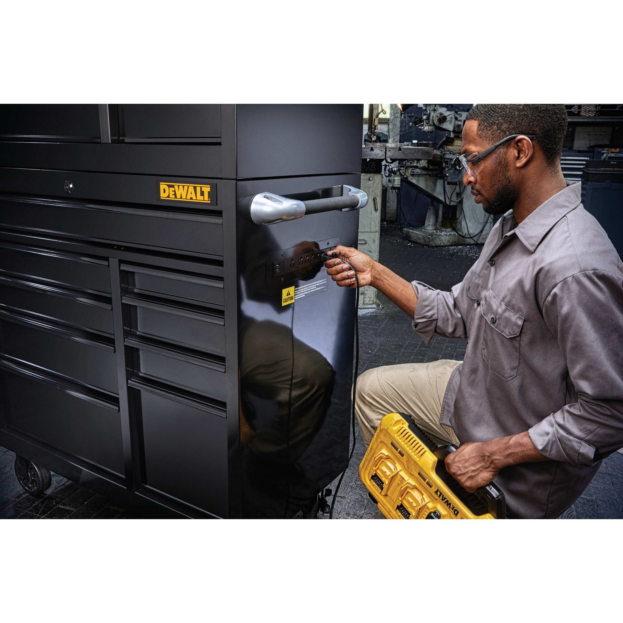 Dewalt 41 inch on sale tool chest