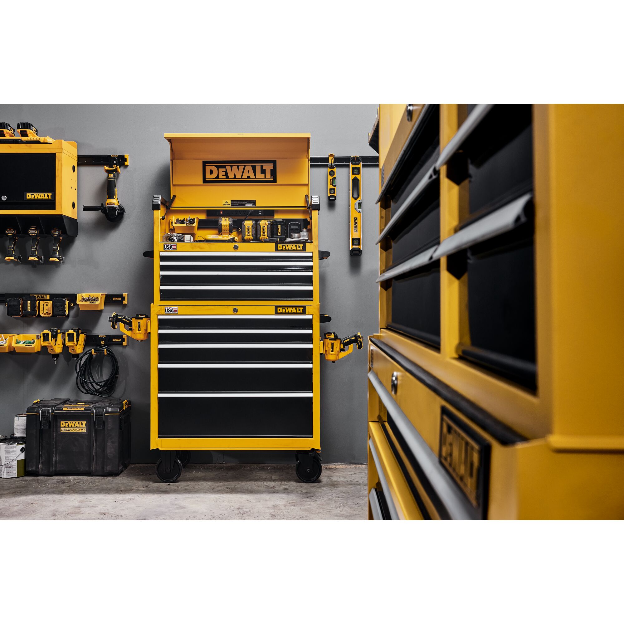 Yellow dewalt on sale tool chest